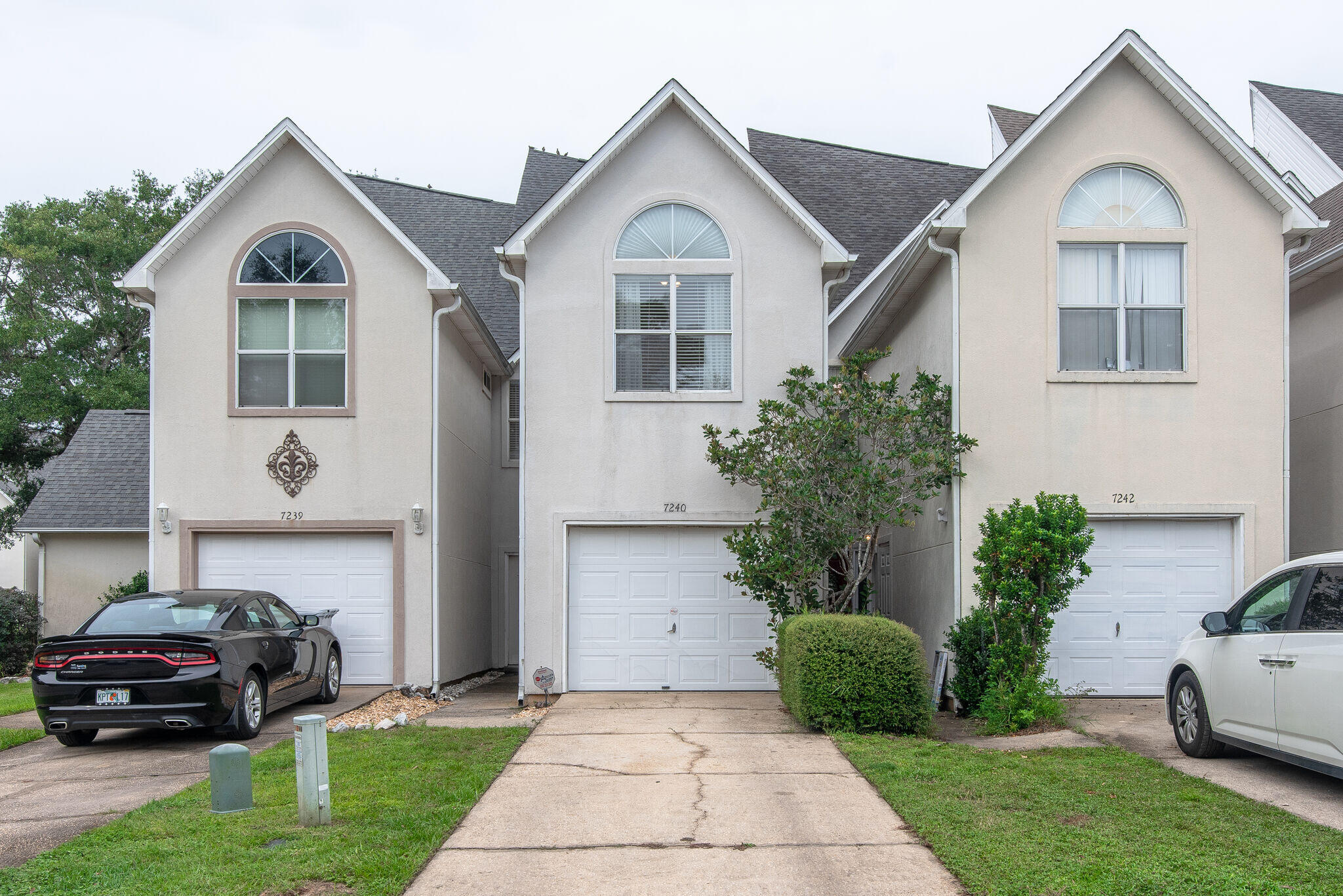 HIDDEN BAY VILLAGE - Residential