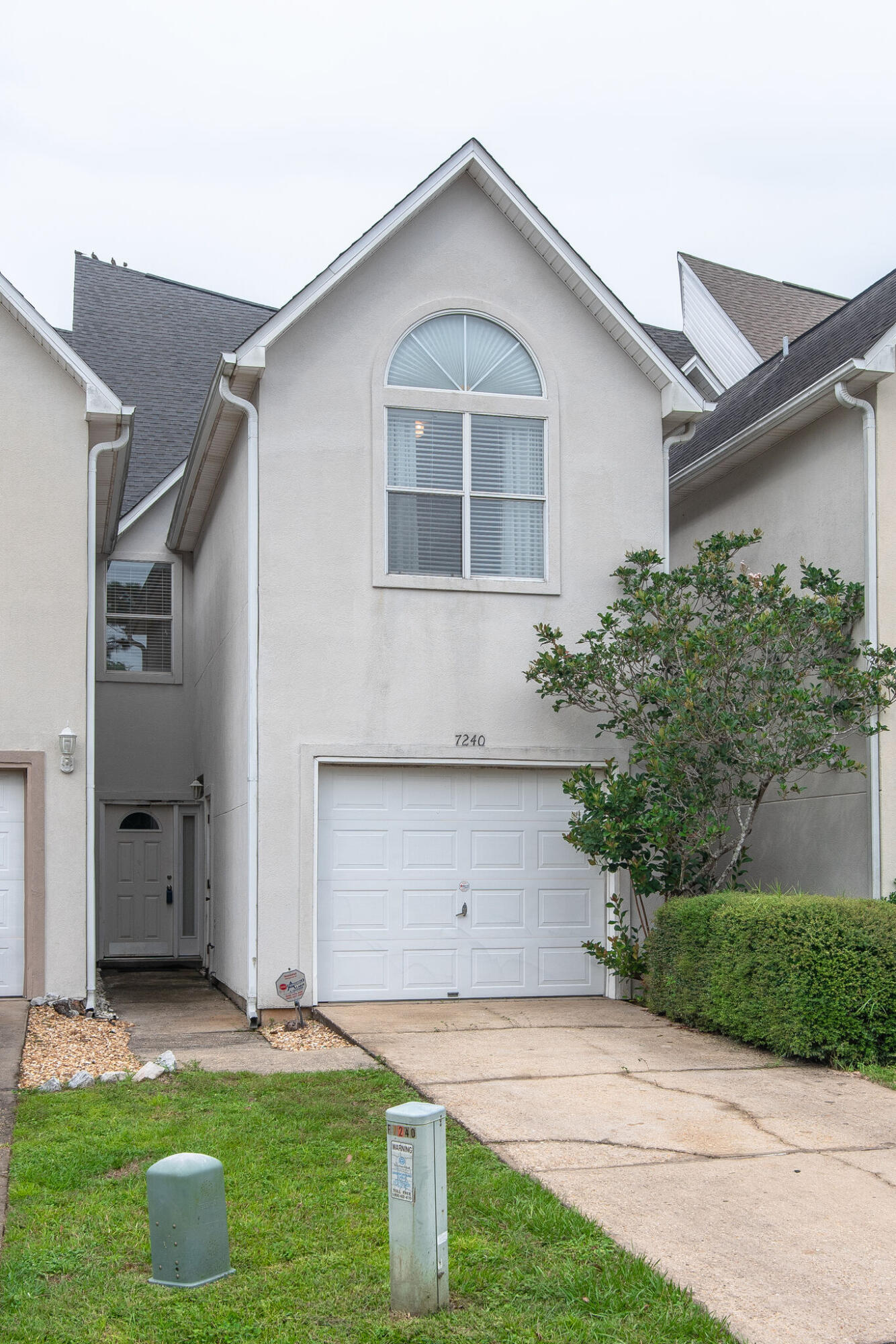 HIDDEN BAY VILLAGE - Residential