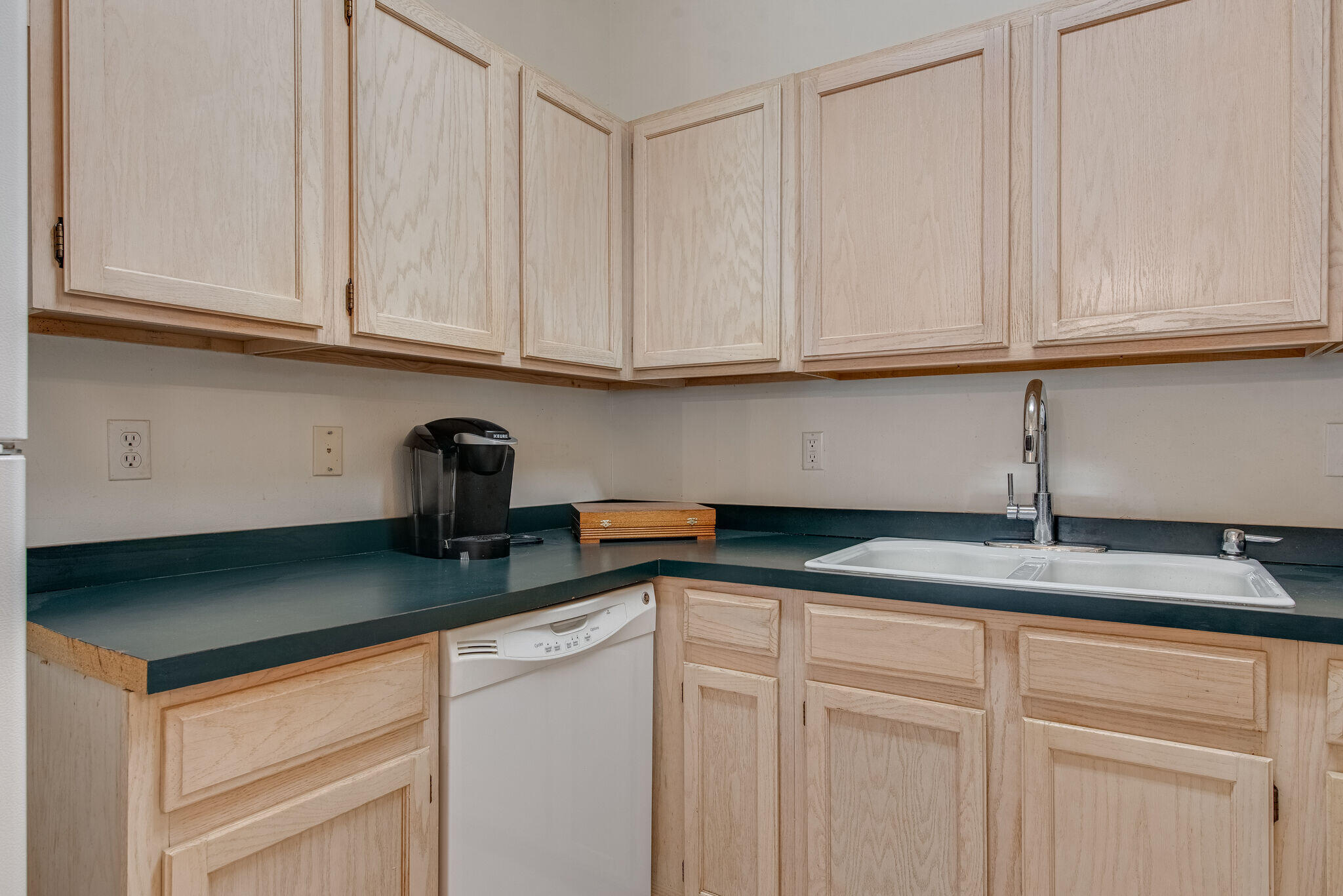 HIDDEN BAY VILLAGE - Residential