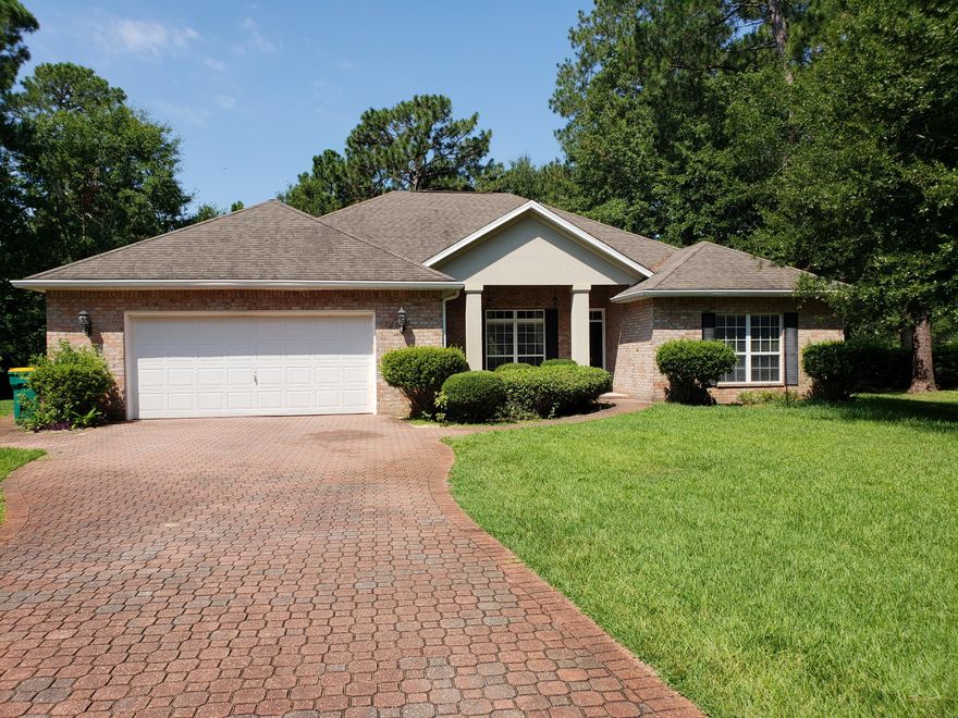 Lovely four-bedroom split floor plan home in Bluewater Bay. This well-maintained home features a large great room open to the dining and kitchen area. Gorgeous kitchen with breakfast bar, plenty of cabinets space, walk in pantry and breakfast nook overlooking the back yard. Large master suite with walk in closet and Jacuzzi tub. The lot backs up to the one of Bluewater Bay's golf courses and includes tinted windows for added privacy. Large paver driveway and back yard patio, over sized garage with golf cart door and large laundry complete the package. Roof 2020. Water heater 2019.