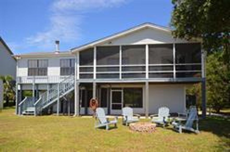 Entered for comps only. Original listing in PAR 467527 with Becky Holcomb Re/max Infinity