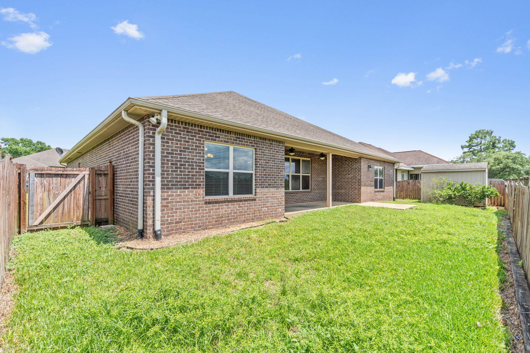 DUGGAN POND ESTATES - Residential Lease