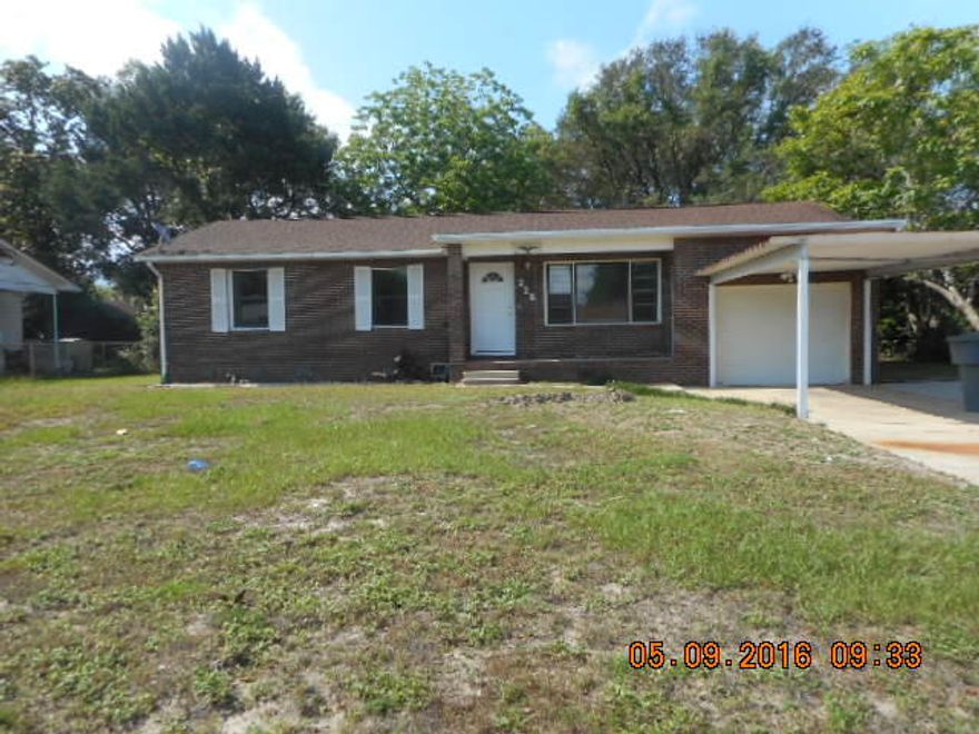 Nicely remodeled home in central Ft. Walton Beach. Established neighborhood.
Original wood flooring through main part of home and in bedrooms.