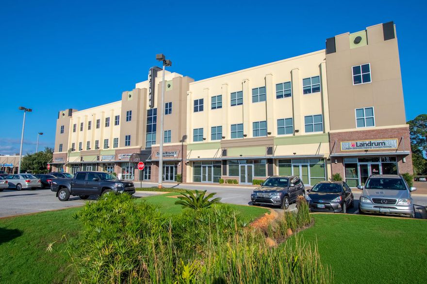 JG Plaza of Ft. Walton Beach, Florida!  This retail storefront is located in one of newest buildings of the local market, and allows for a highly visible retail or professional office space solution.  Uptown Station and the surrounding area offer many conveniences during the work day.  JG Plaza offers an abundance of parking capacity.  The former use of the subject space was that of a beauty salon.