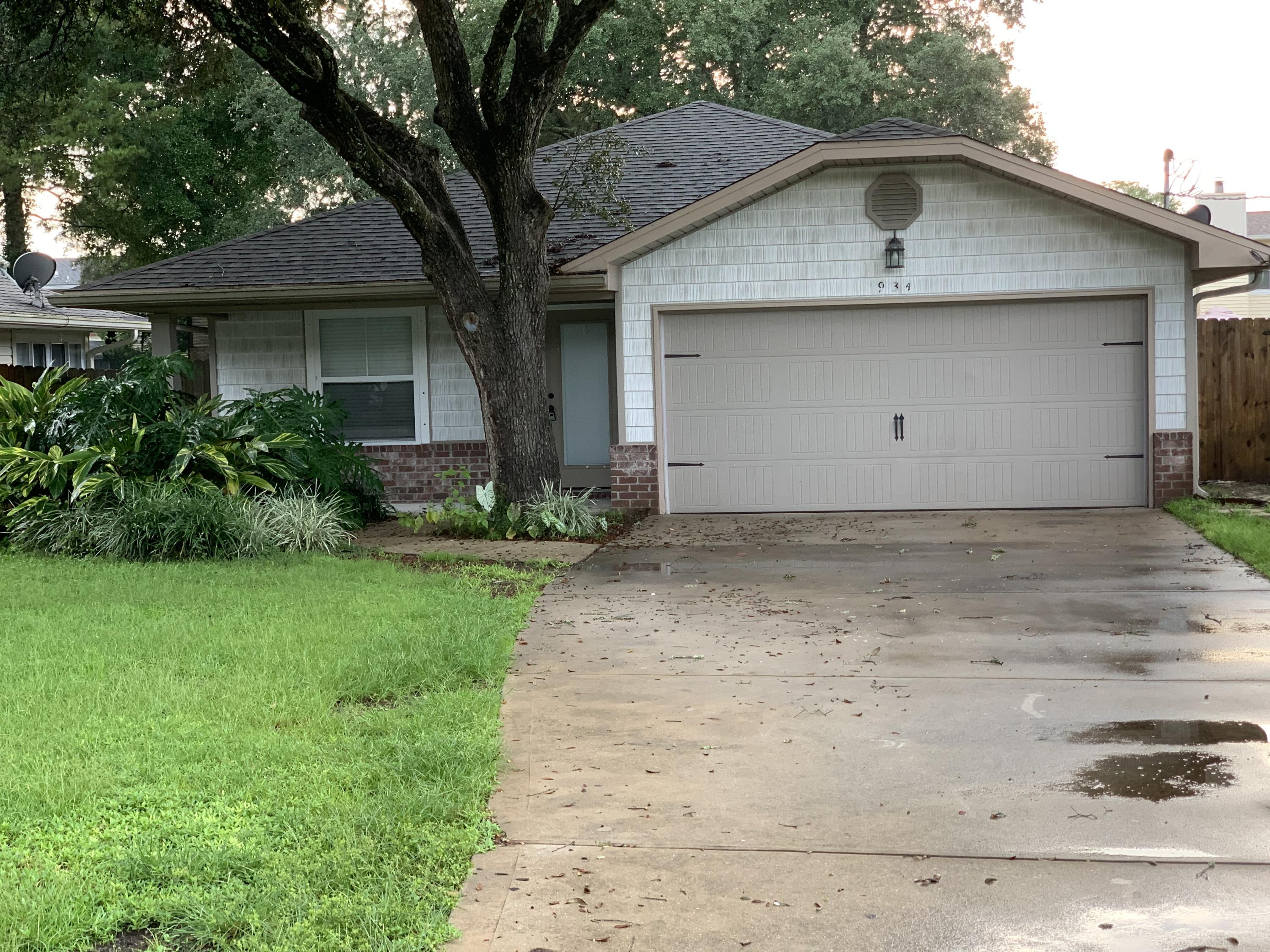 Welcome home! Located between Eglin AFB and Hurlburt and close to FWB Medical Center. Open floor concept, Extra large refrigerator and freezer. Built new in 2012.