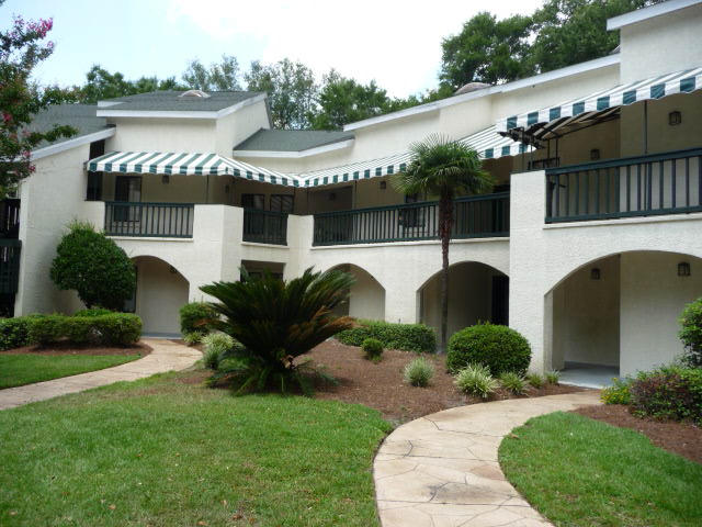 Lakefront condo in popular Bluewater Bay. Close to everything including Eglin Air Force Base, the area's largest employer, medical facilities, shopping, recreation and Destin's world class beaches on the Emerald Coast. Well maintained 1 bedroom, 1 bath condo on the ground level. Quiet and controlled neighborhood. Walk or ride bikes to restaurants, the marina and pool facilities. Golf course nearby and soft surface tennis complex right out the front door. A smart buy for investment purposes or owner occupant. Take a look today!!