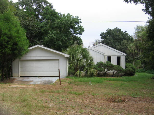 Water front foreclosure. Subject lot has approximately 180 feet of water frontage that fronts Mullet Creek which empties out into the Choctawhatchee Bay. Bring your boat and fishing poles and watch all the beautiful wild life that surrounds this country setting. Home is Fixer Upper. 2,674 sq.ft., 4 Bedrooms, 2 Baths. The lot borders Mullet Creek. Bank owned property sold ''as is'' without repair or warranty. Listing agent has no knowledge of property history, no disclosures or association docs supplied. Buyer/Buyer's agent is responsible for verifying HOA info and fees, if any, community rules, lot size, room dimensions and taxes. All info believed accurate but should be verified and confirmed by buye