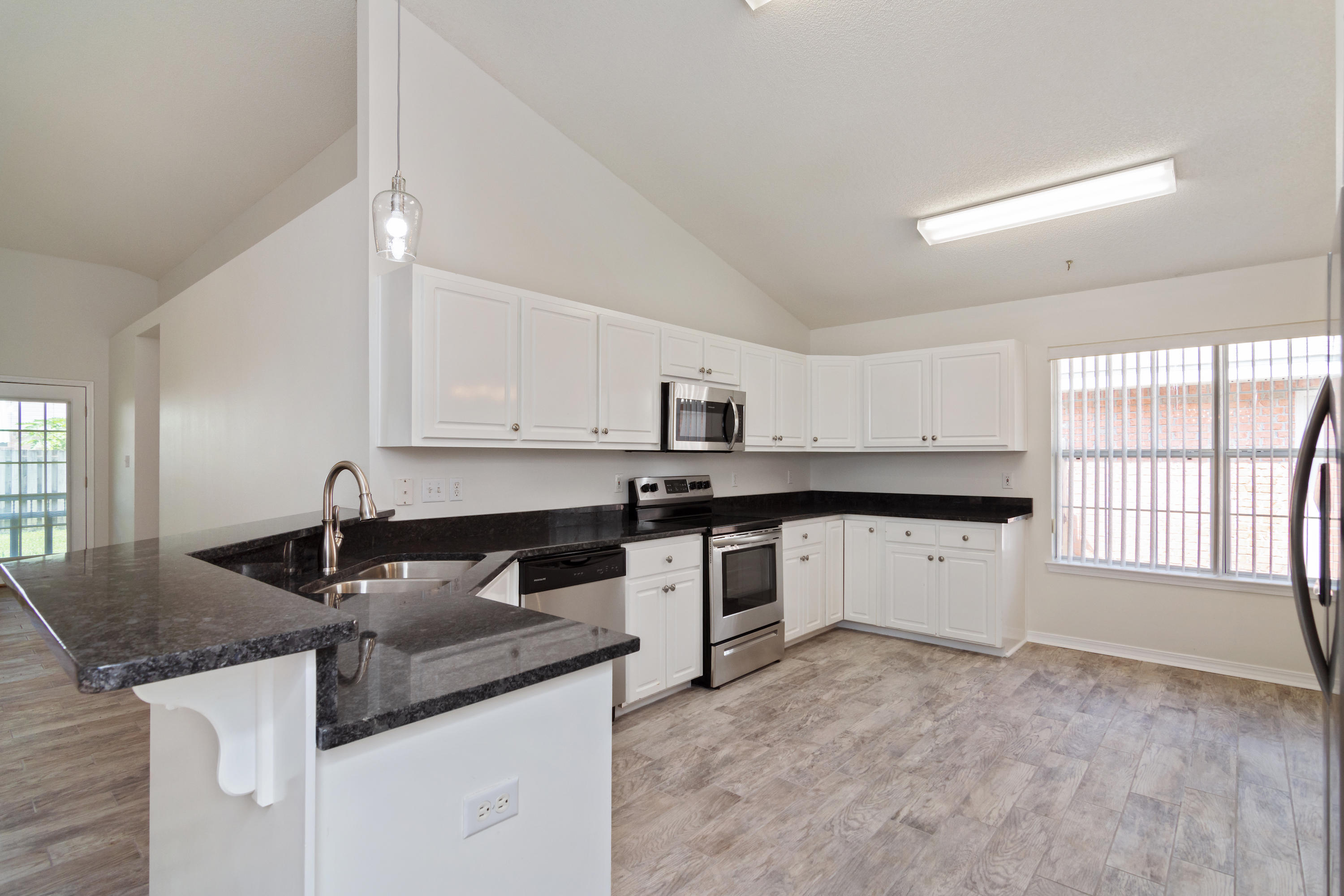 EMERALD VILLAGE PH I - Residential