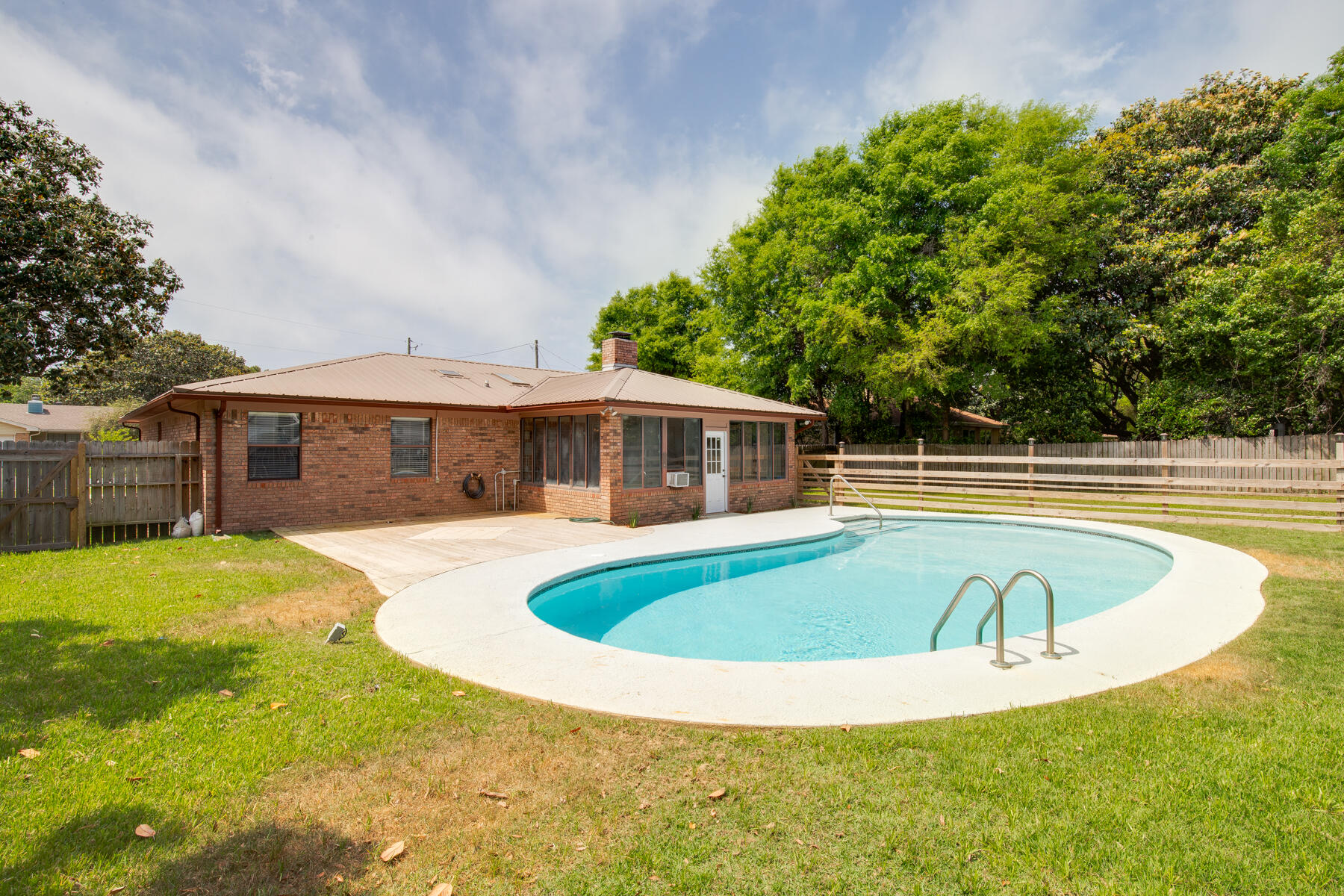 EASTWOOD 8TH ADDN - Residential Lease