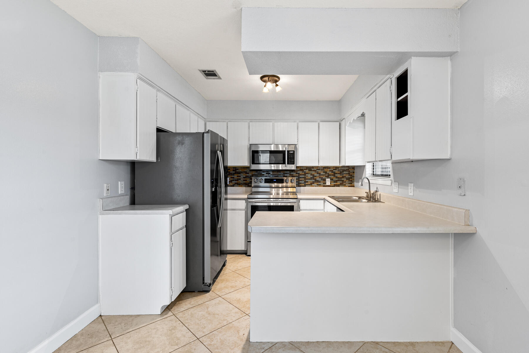EASTWOOD 8TH ADDN - Residential Lease