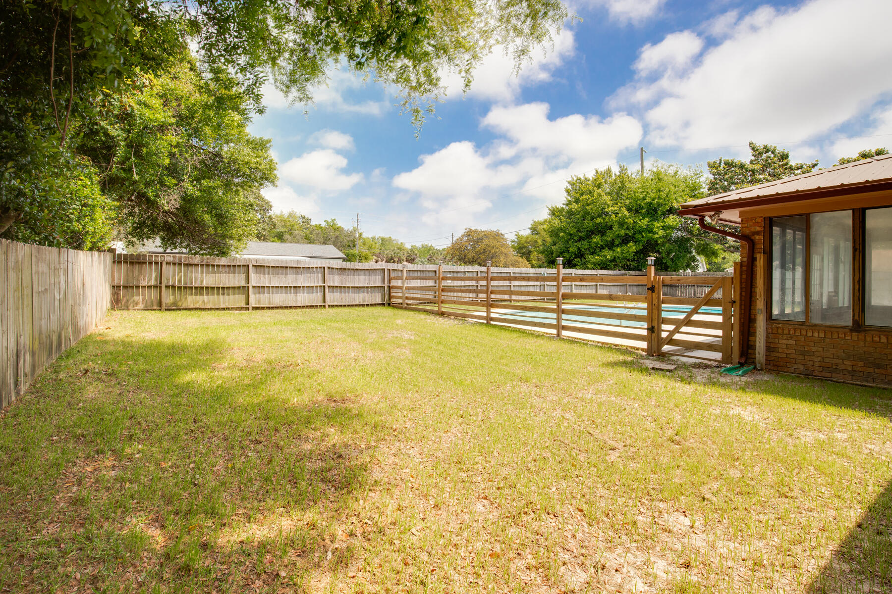 EASTWOOD 8TH ADDN - Residential Lease