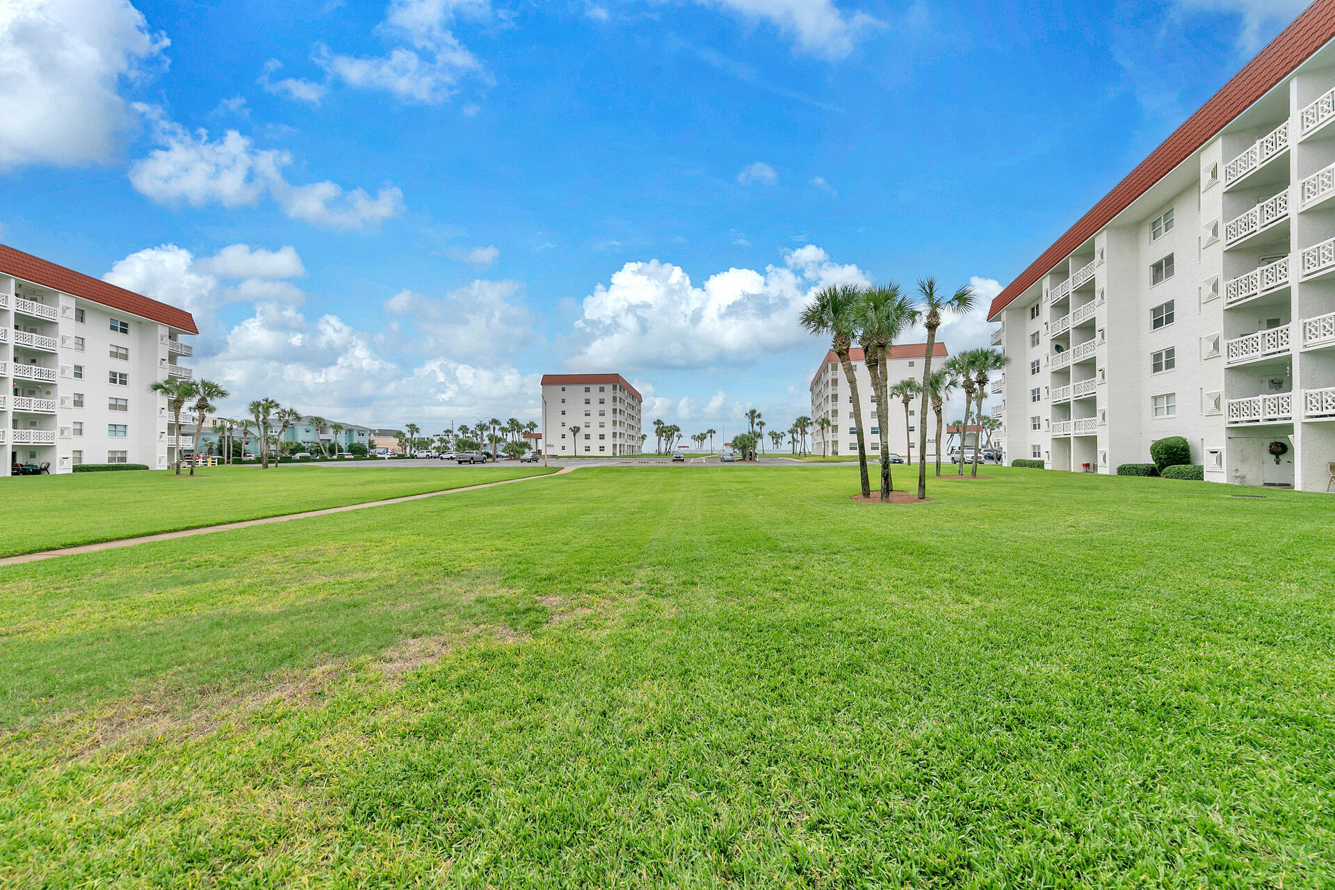 EL MATADOR CONDO - Residential