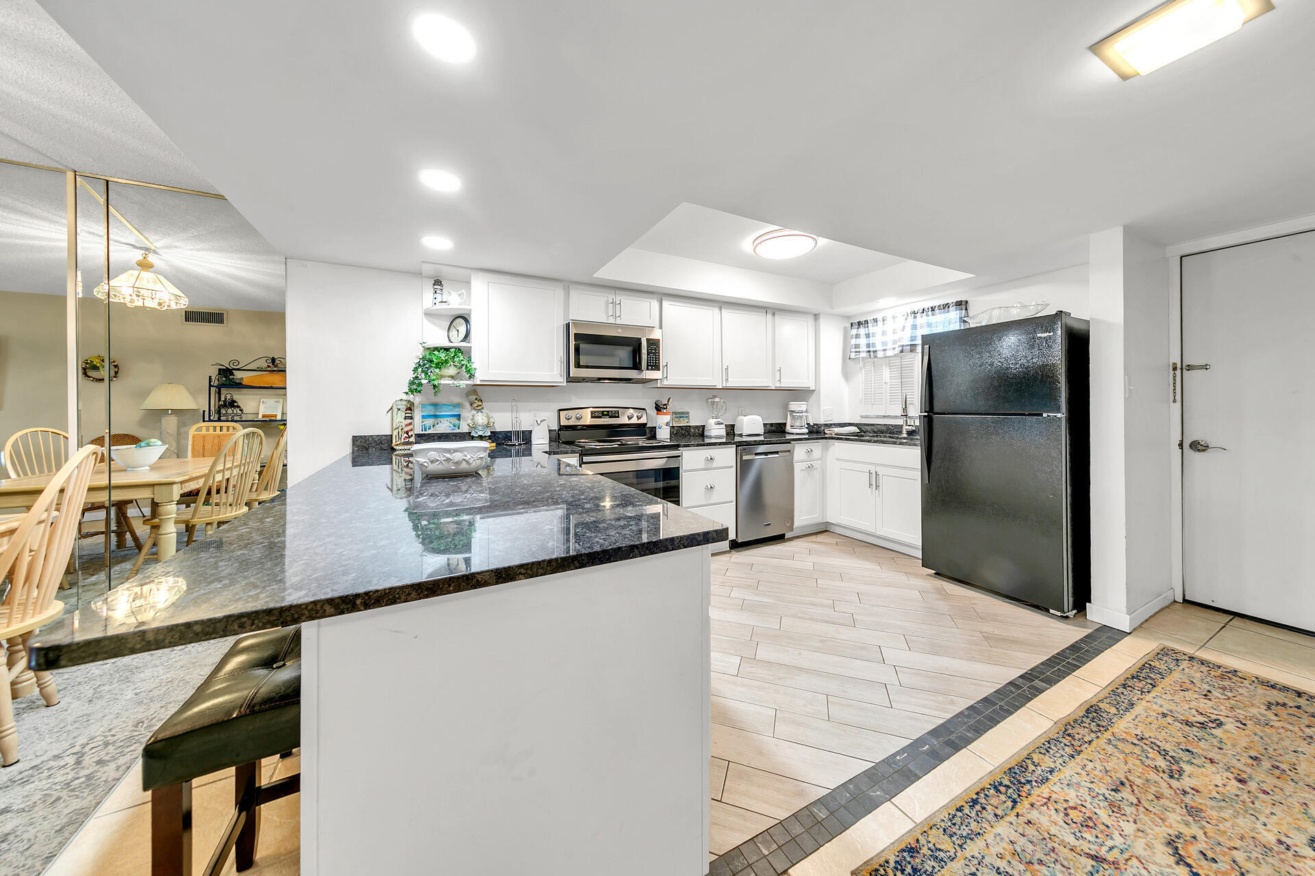 EL MATADOR CONDO - Residential