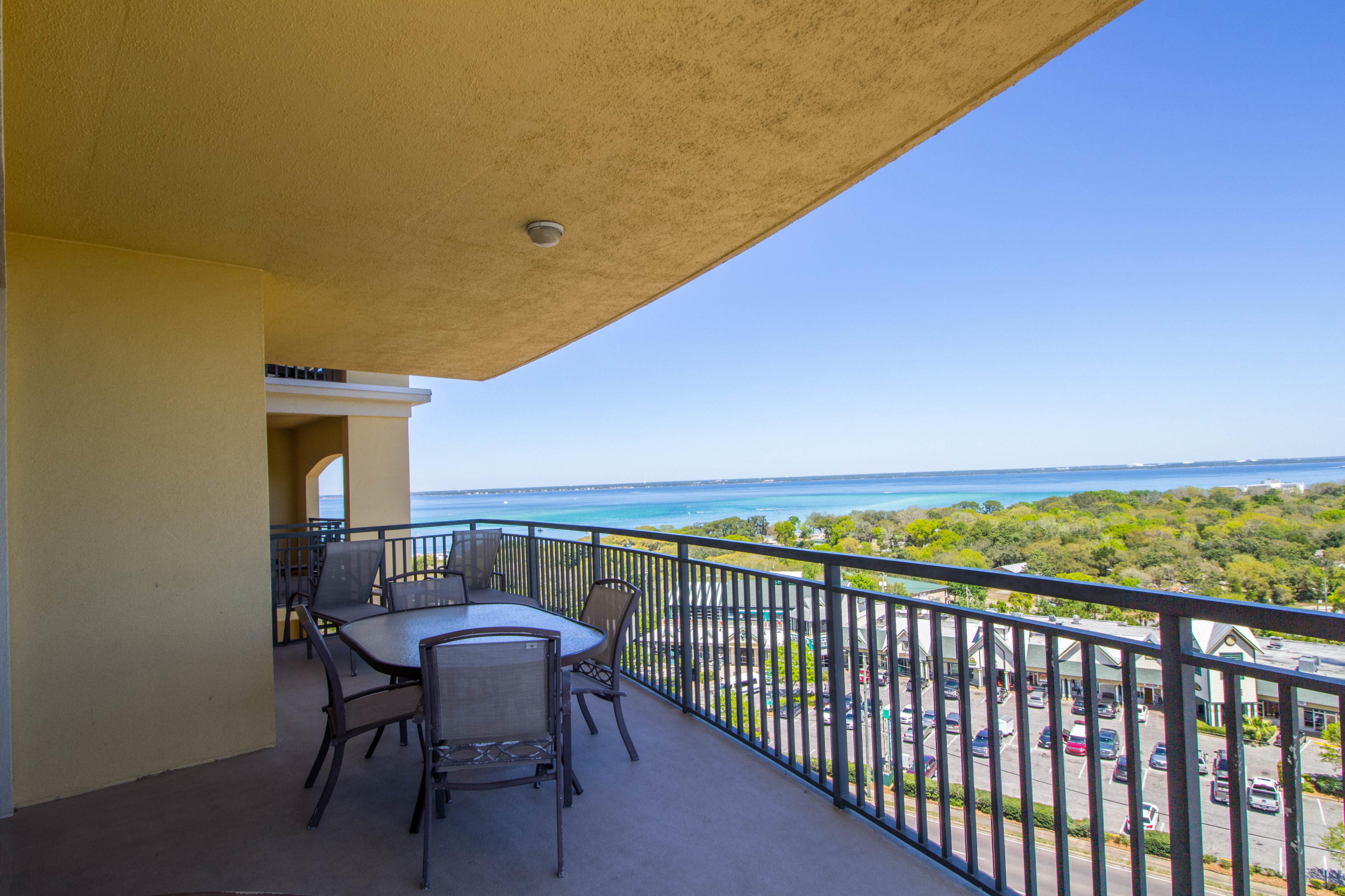 EMERALD GRANDE - Residential