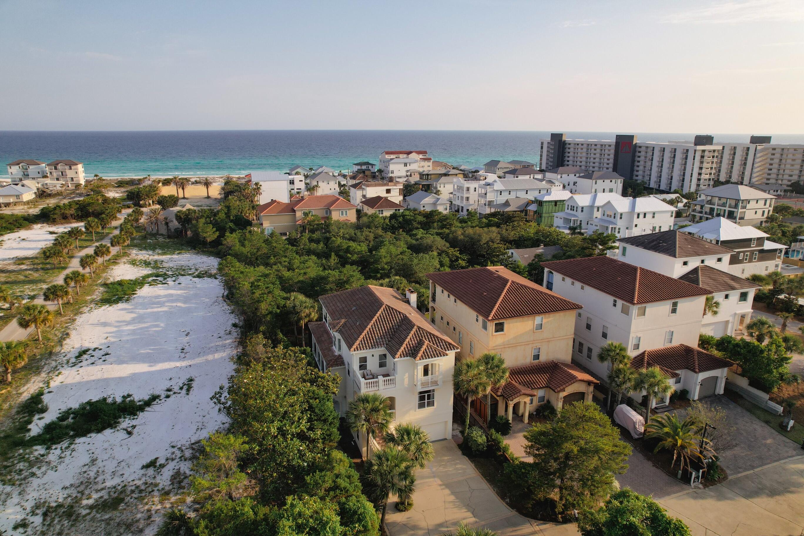 SPYGLASS VILLAS - Residential