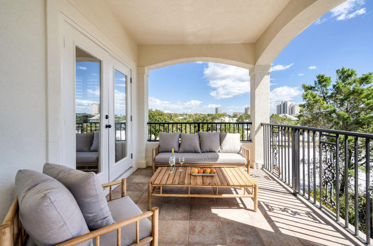 SPYGLASS VILLAS - Residential