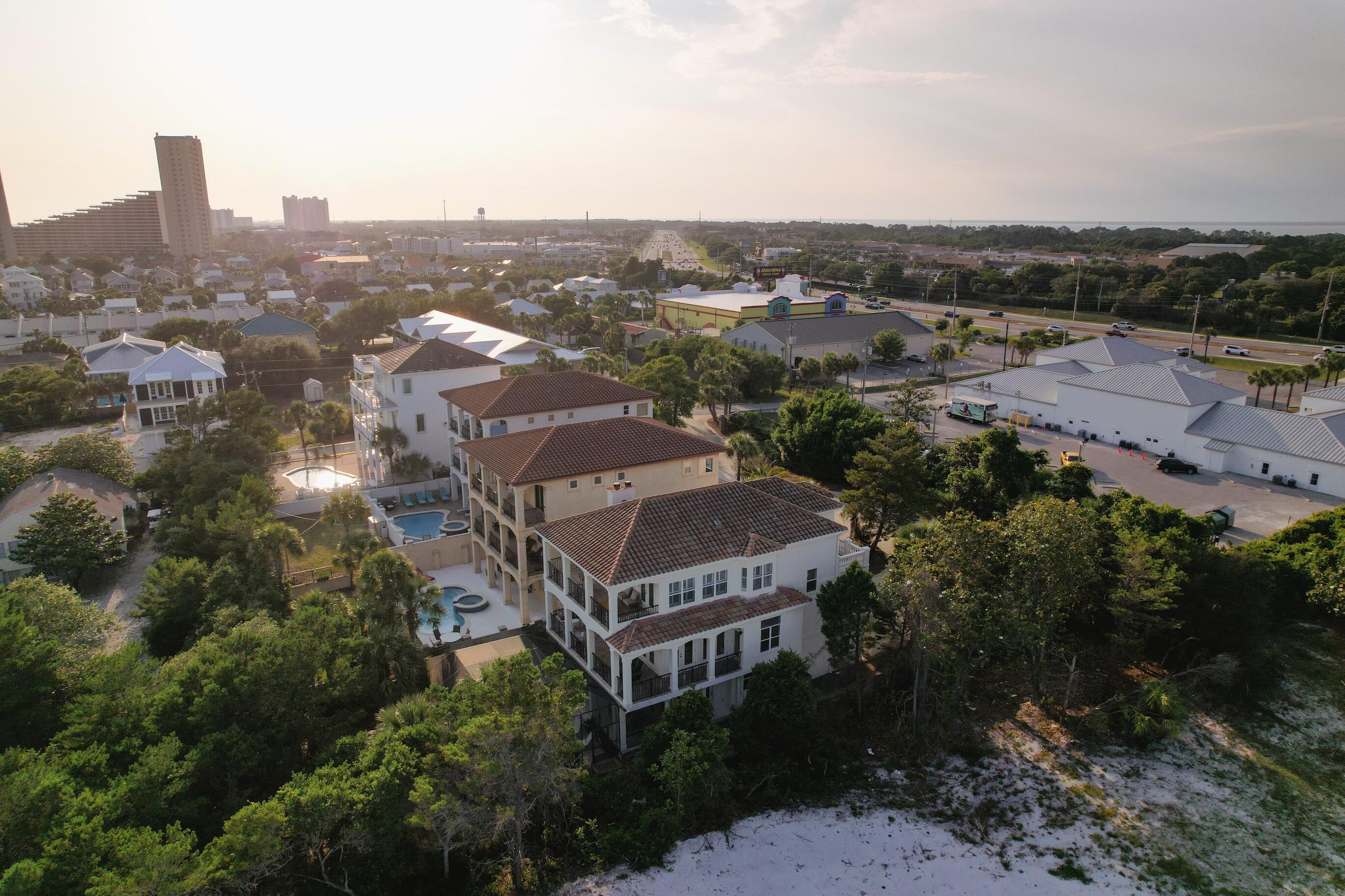 SPYGLASS VILLAS - Residential