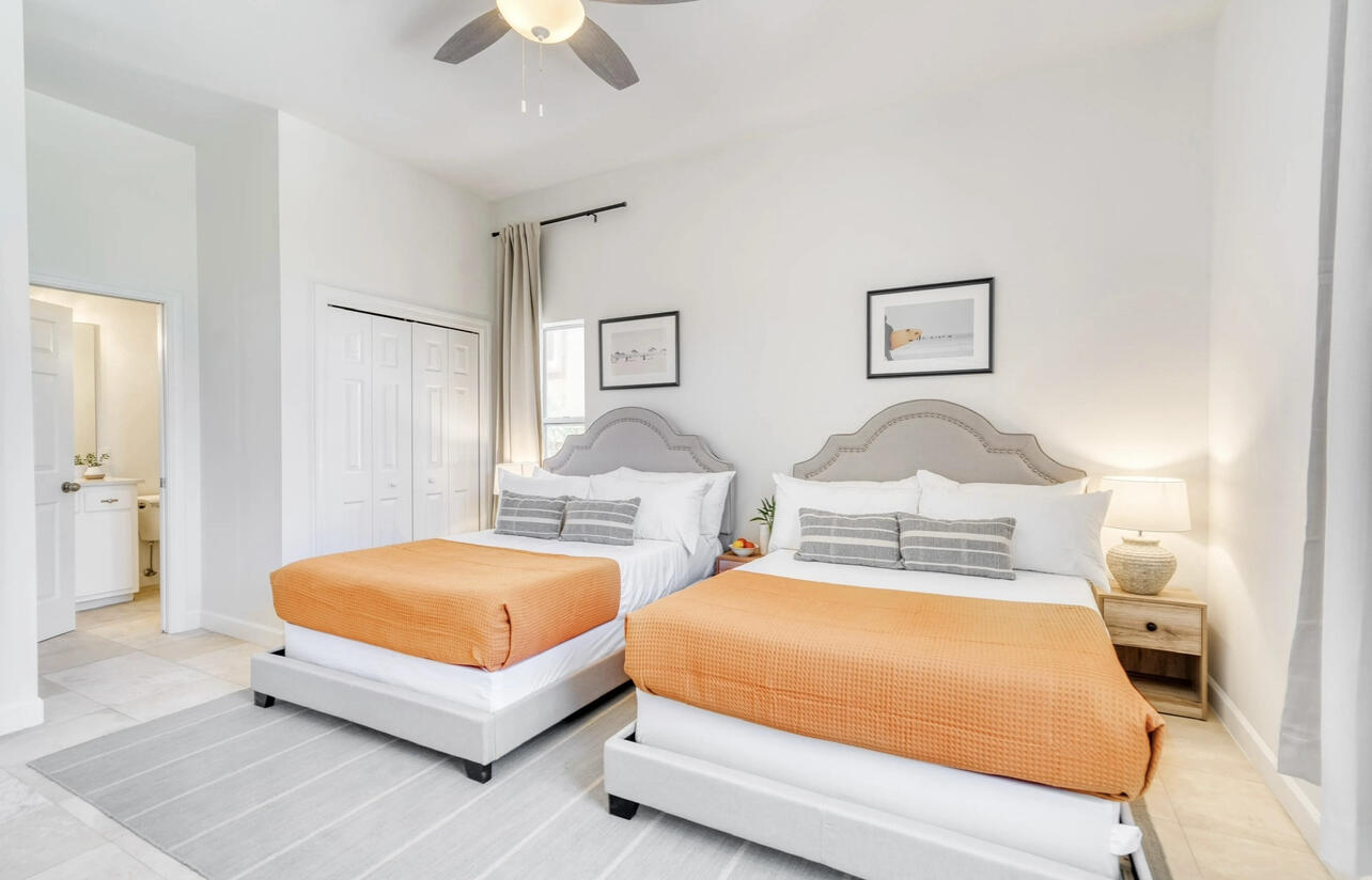 SPYGLASS VILLAS - Residential