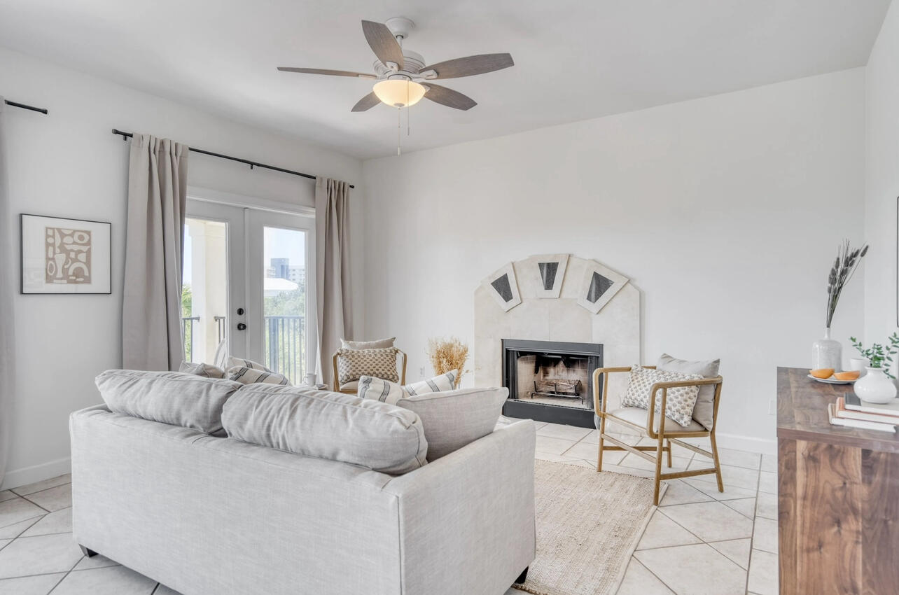 SPYGLASS VILLAS - Residential