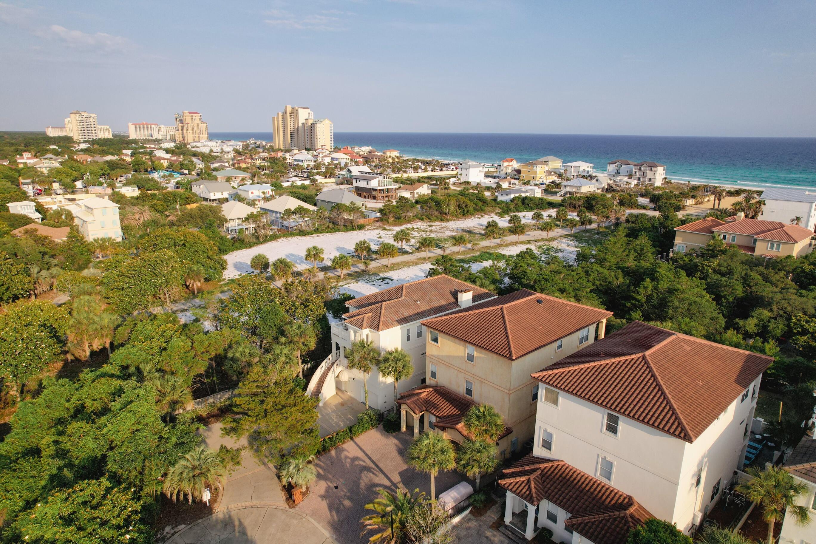 SPYGLASS VILLAS - Residential