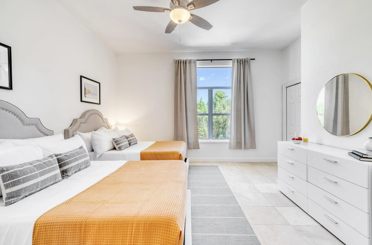 SPYGLASS VILLAS - Residential