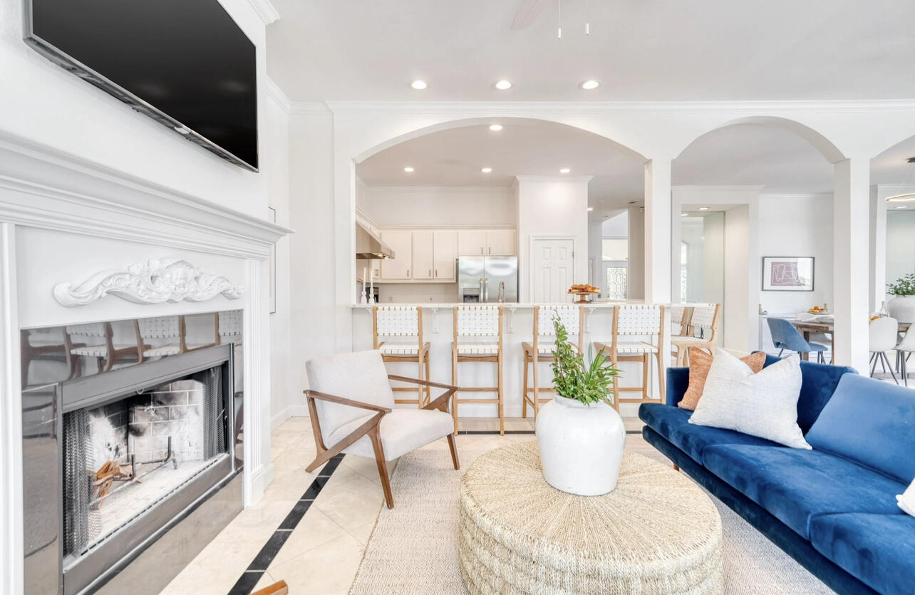 SPYGLASS VILLAS - Residential