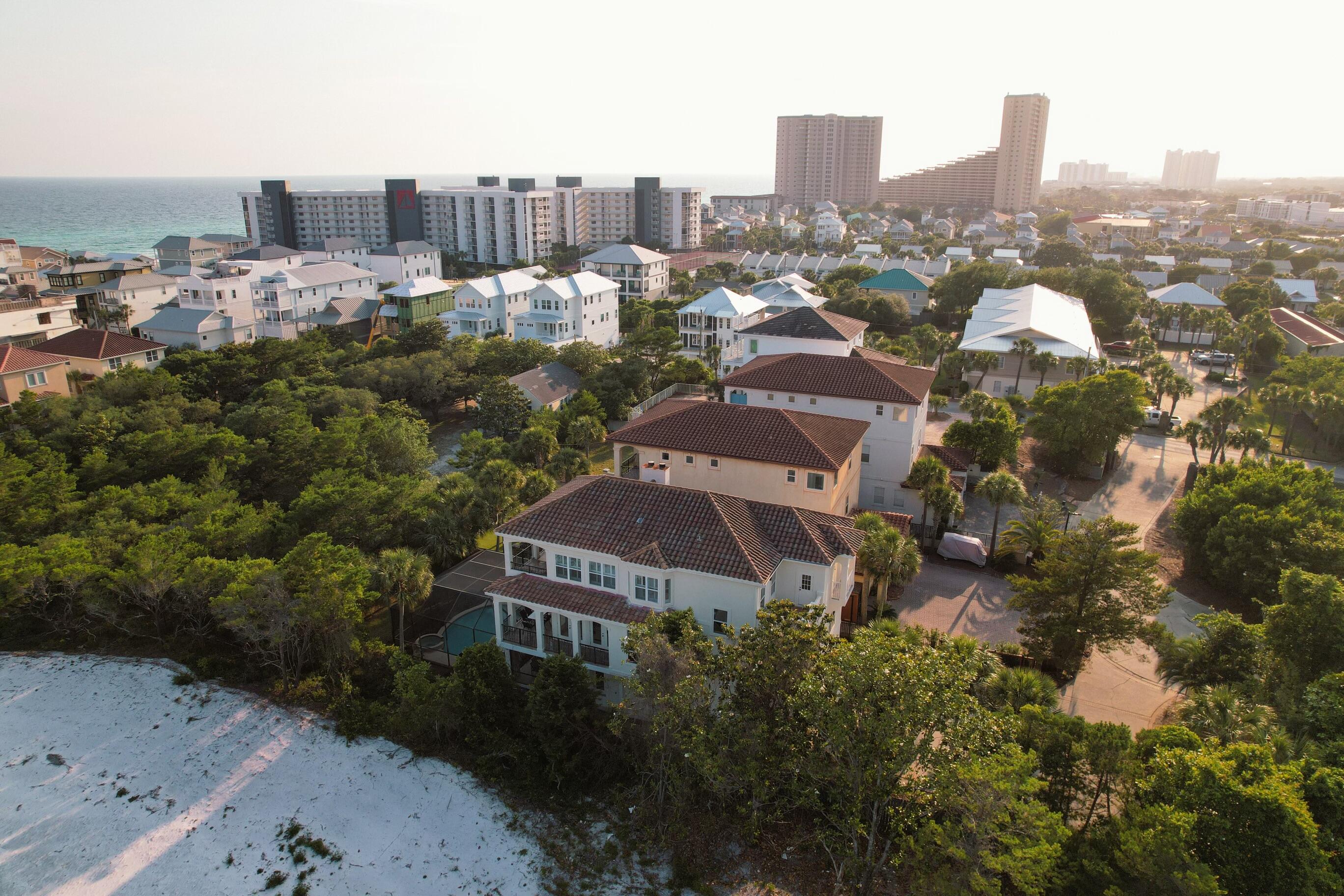 SPYGLASS VILLAS - Residential