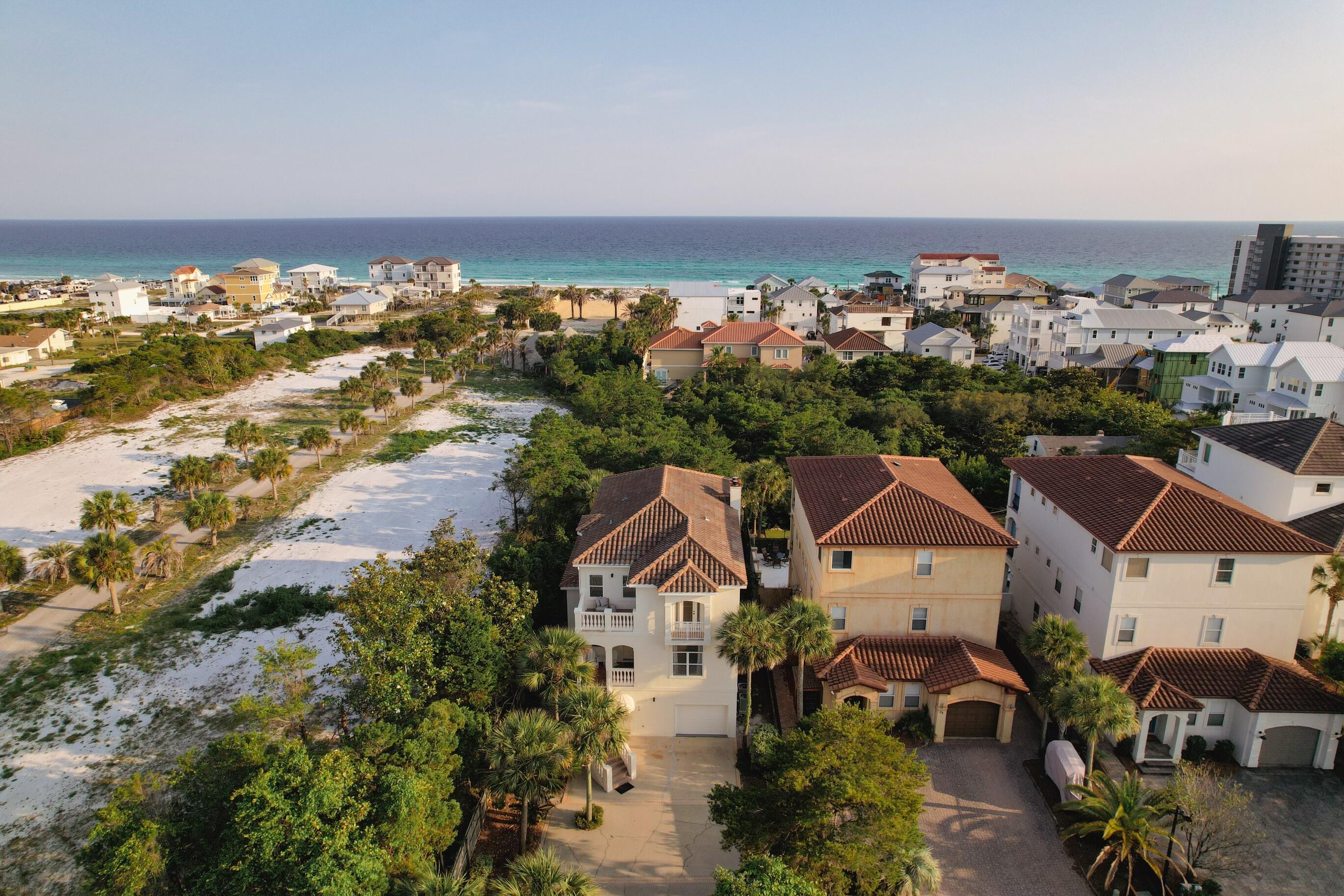 SPYGLASS VILLAS - Residential
