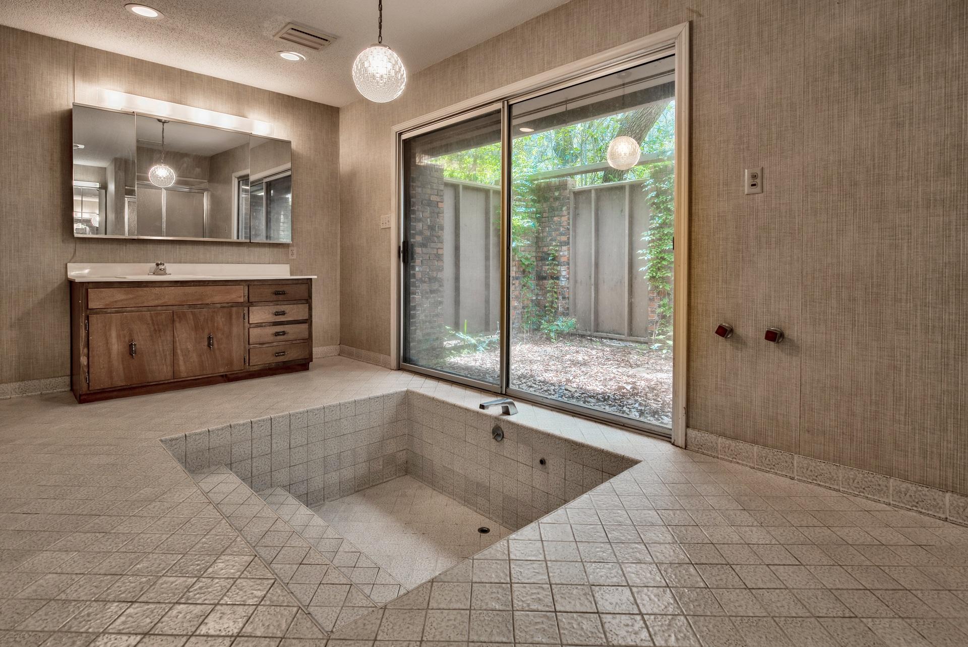 WOODLAND SHORES - Residential