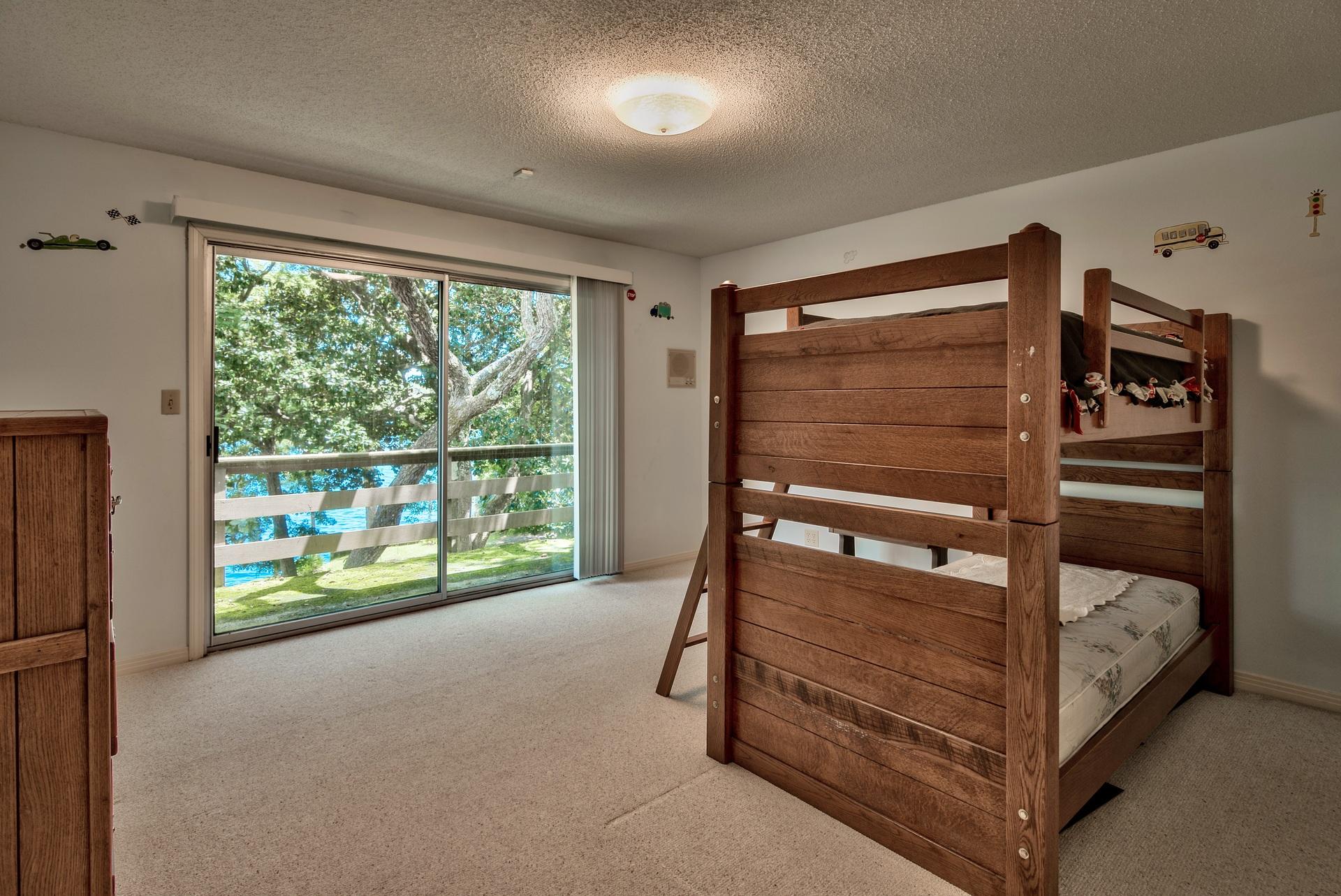 WOODLAND SHORES - Residential