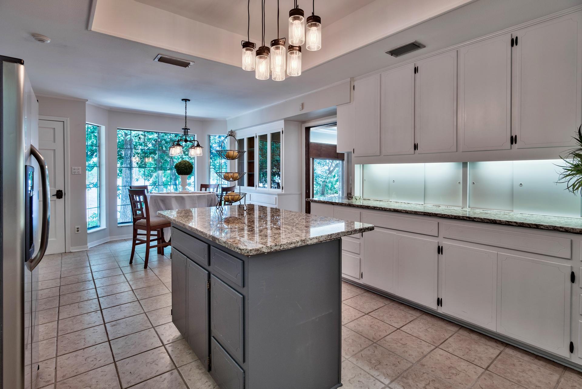 WOODLAND SHORES - Residential