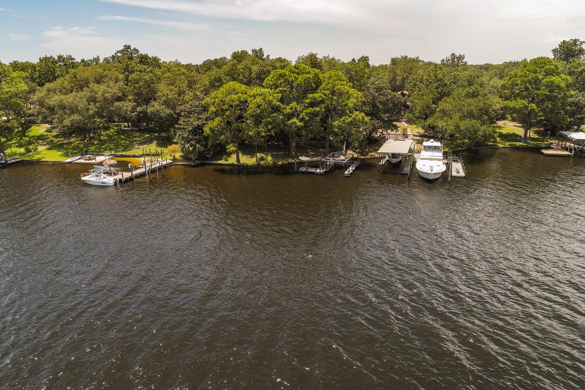 WOODLAND SHORES - Residential