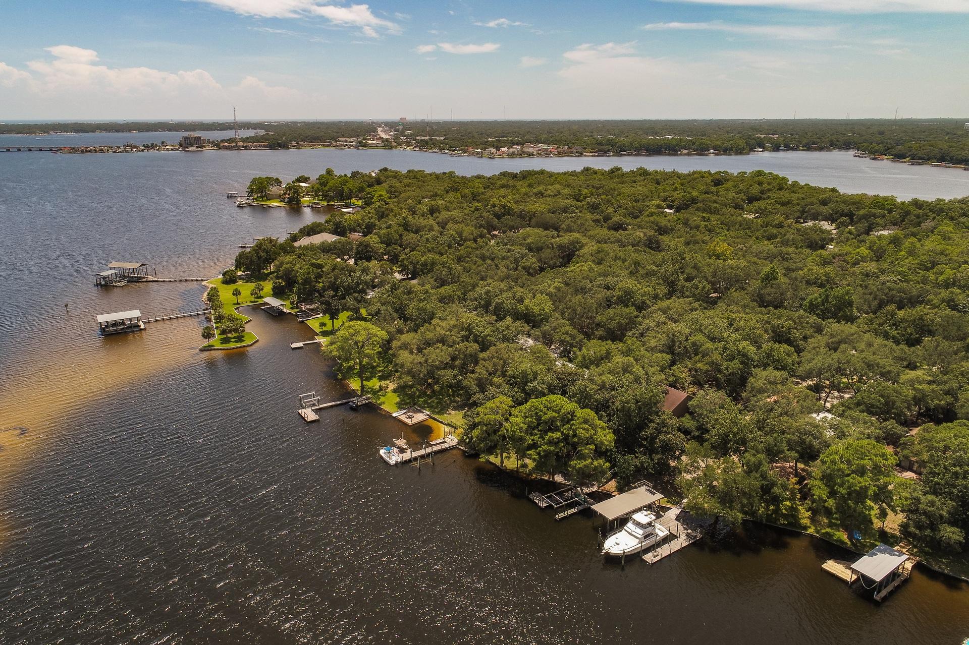 WOODLAND SHORES - Residential