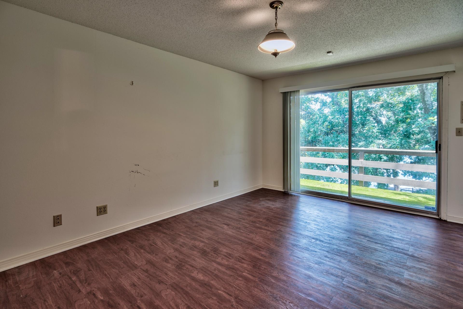 WOODLAND SHORES - Residential