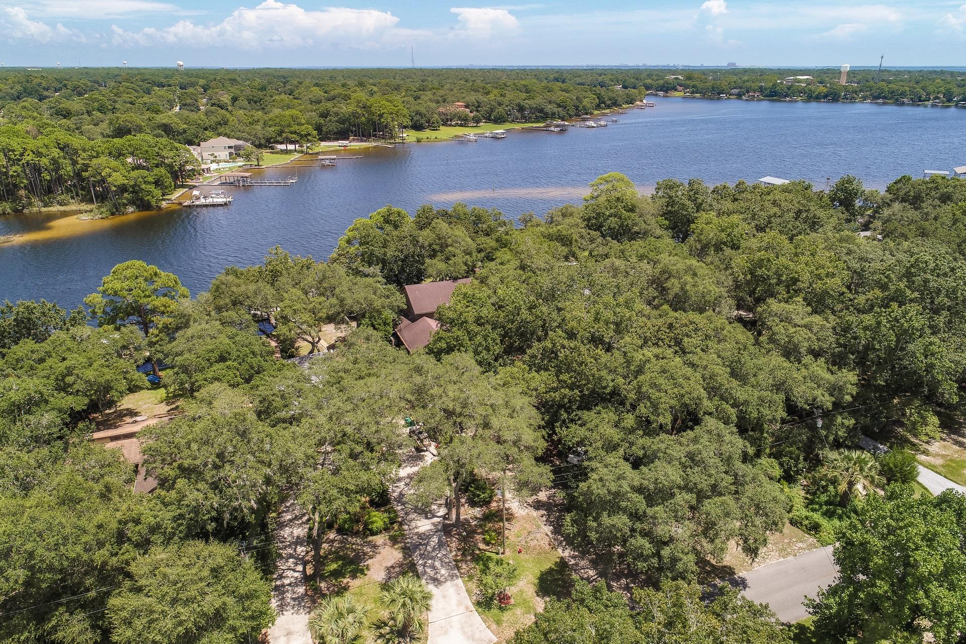 WOODLAND SHORES - Residential