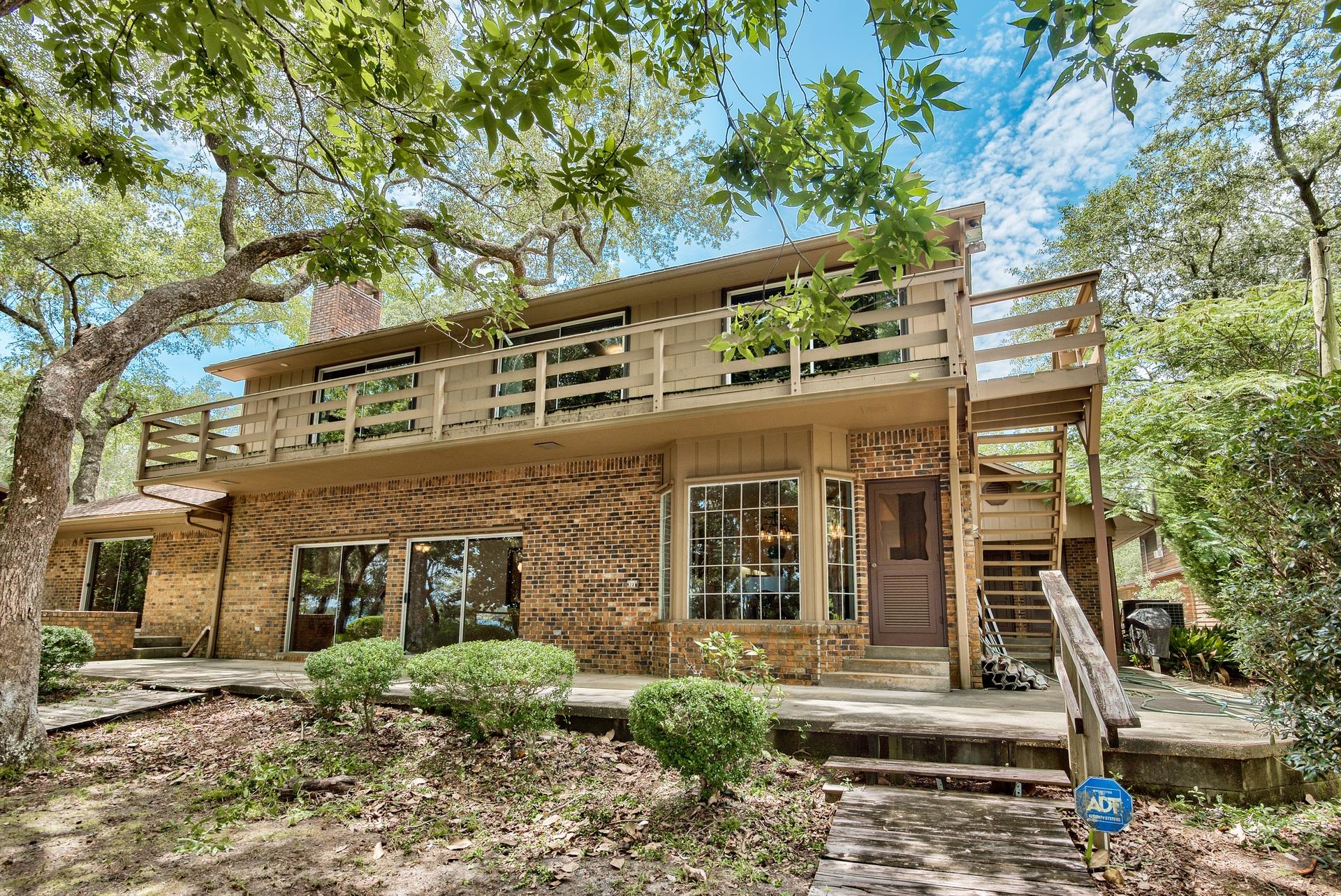 WOODLAND SHORES - Residential