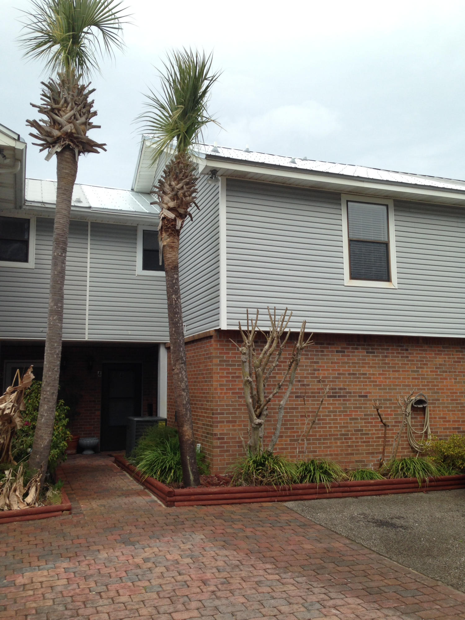 BAY MANOR - Residential