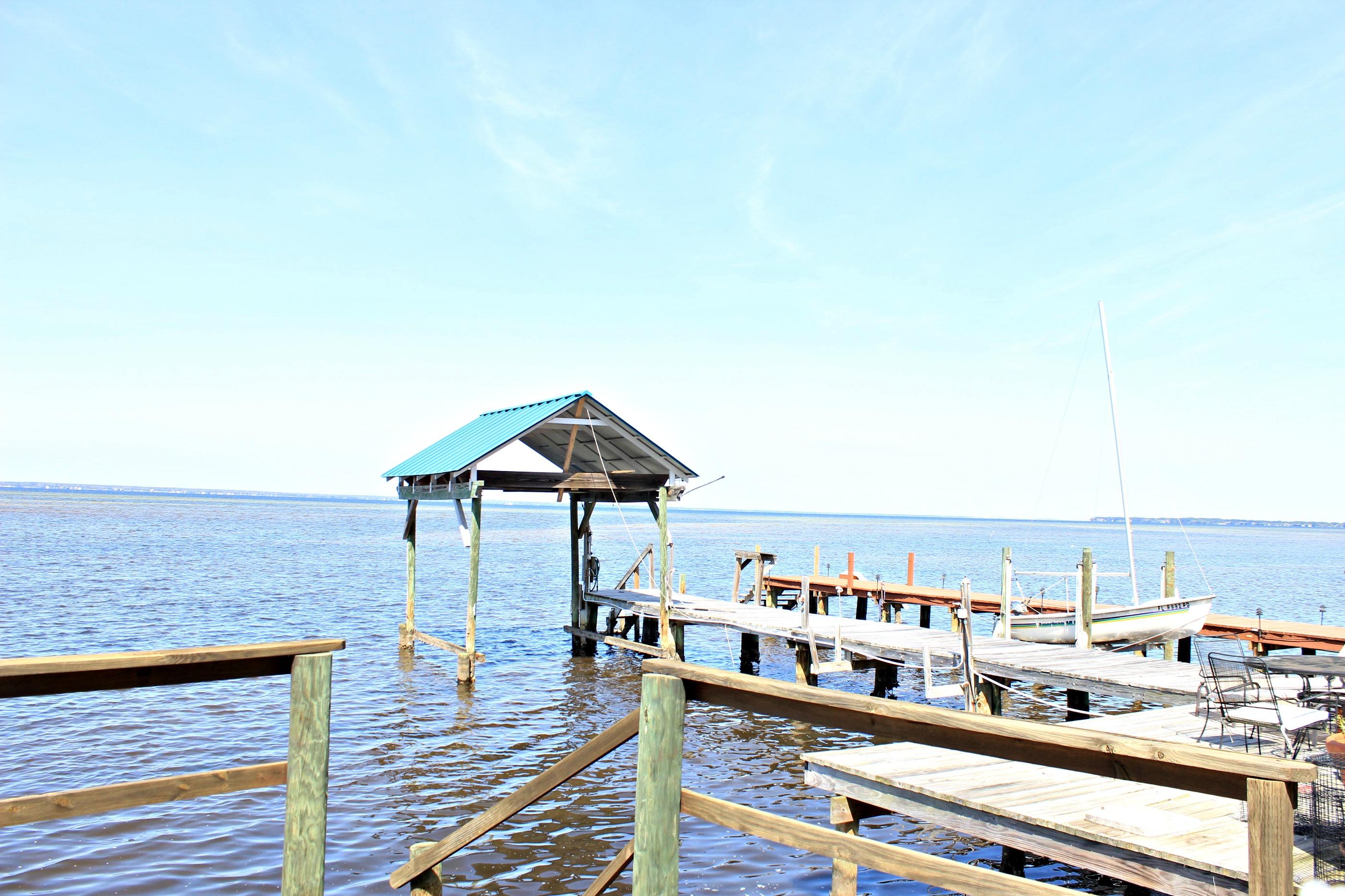 BAY MANOR - Residential