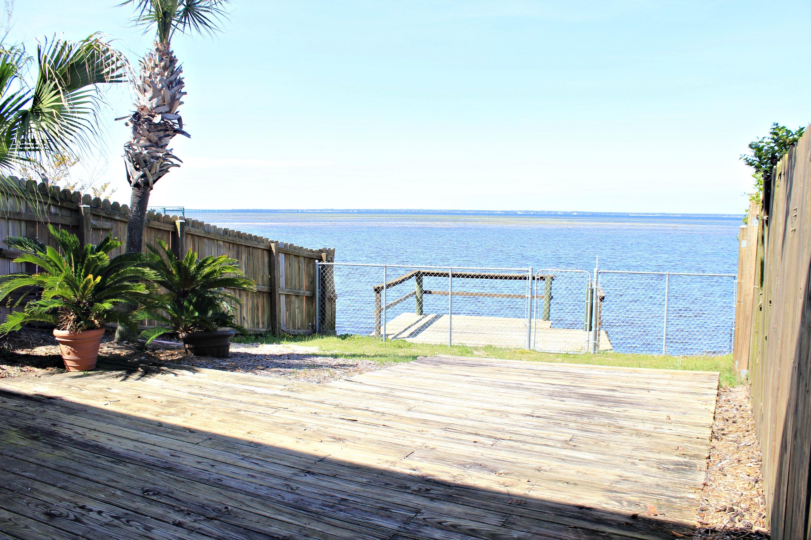 BAY MANOR - Residential