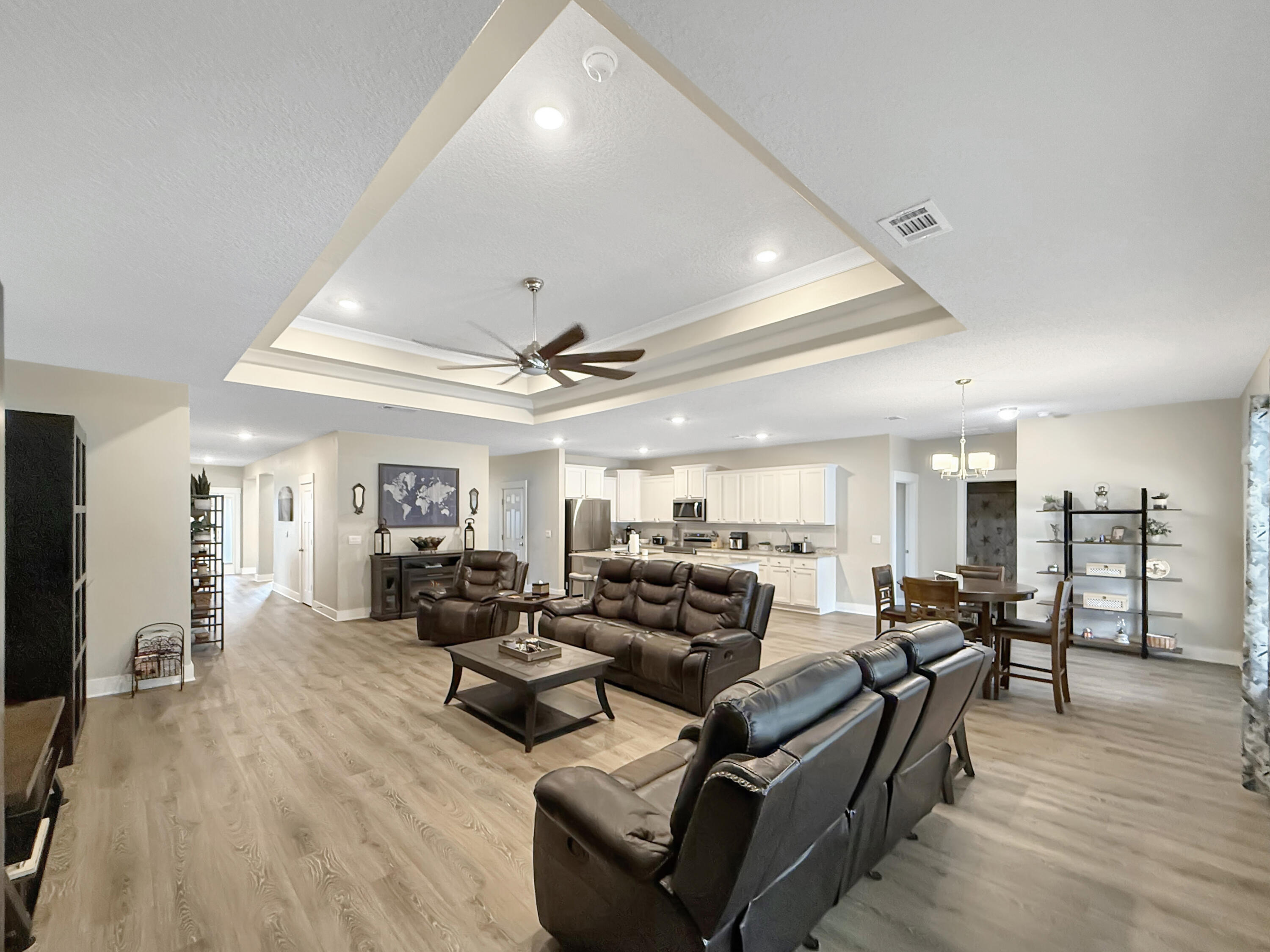 HILLWOOD ESTATES - Residential