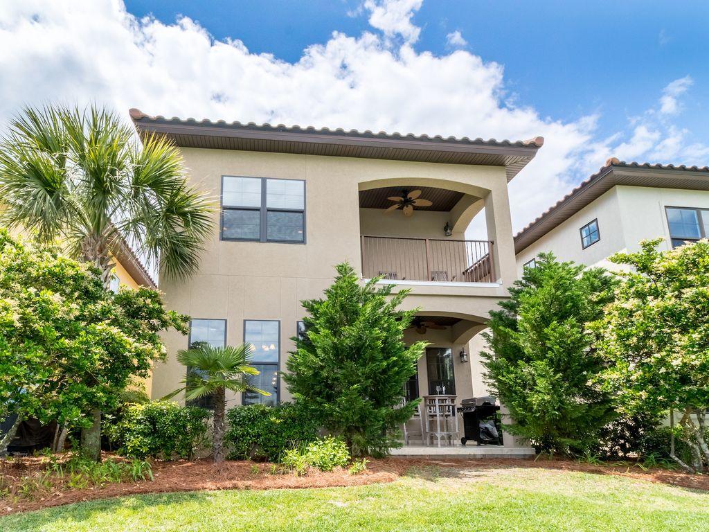 VILLA LAGO - Residential