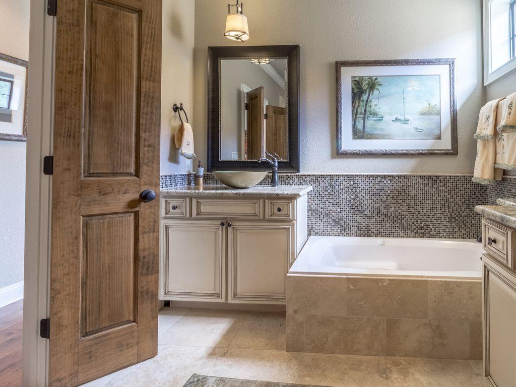 VILLA LAGO - Residential