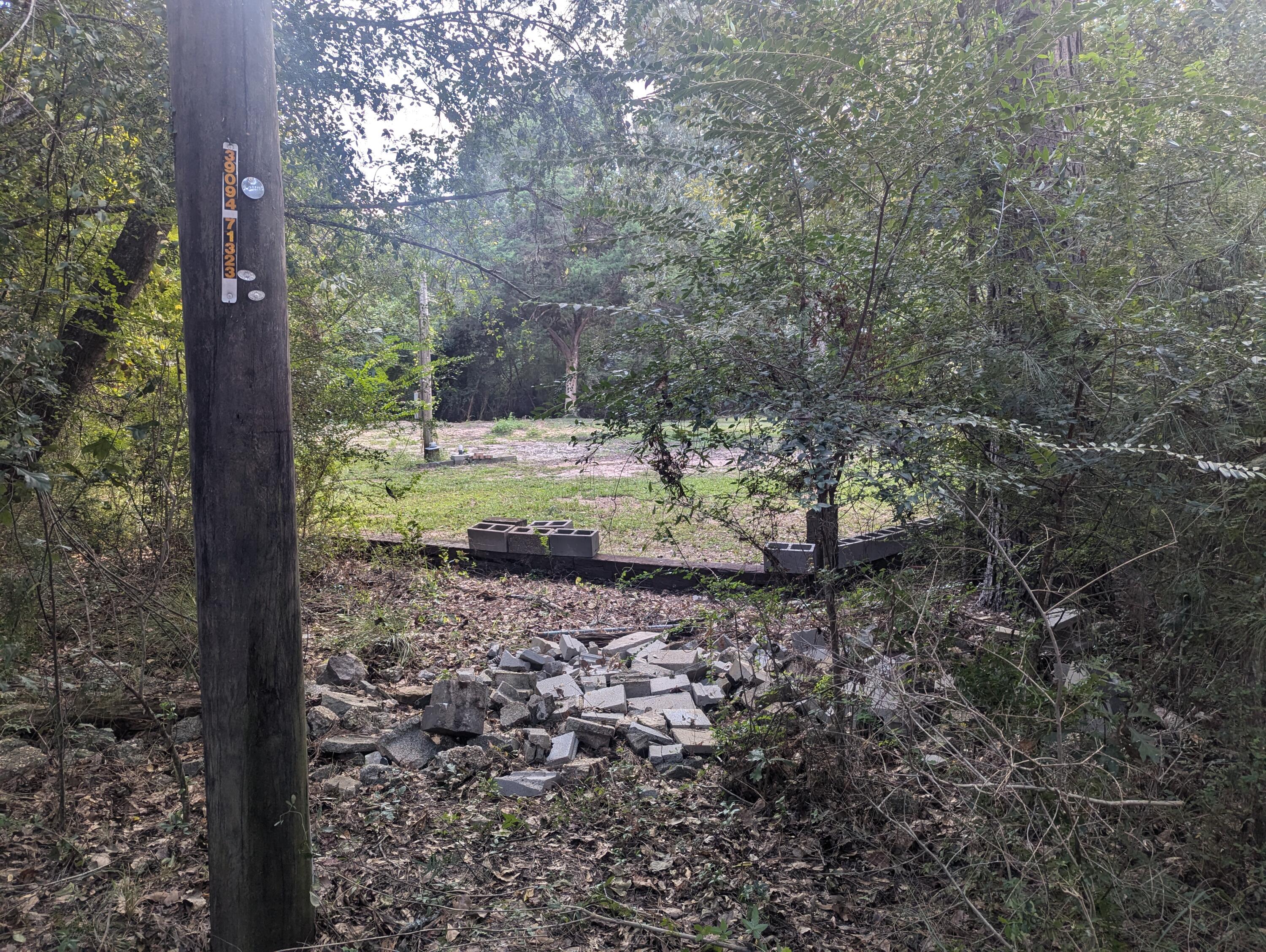 METES & BOUNDS - Land