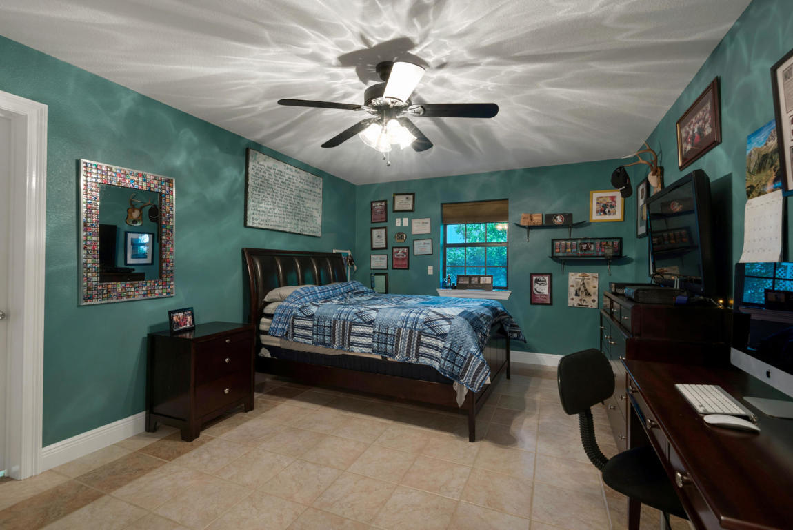 DOLPHIN POINT ESTATES - Residential Lease