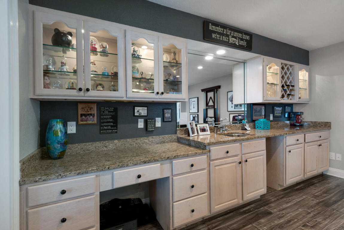 DOLPHIN POINT ESTATES - Residential Lease