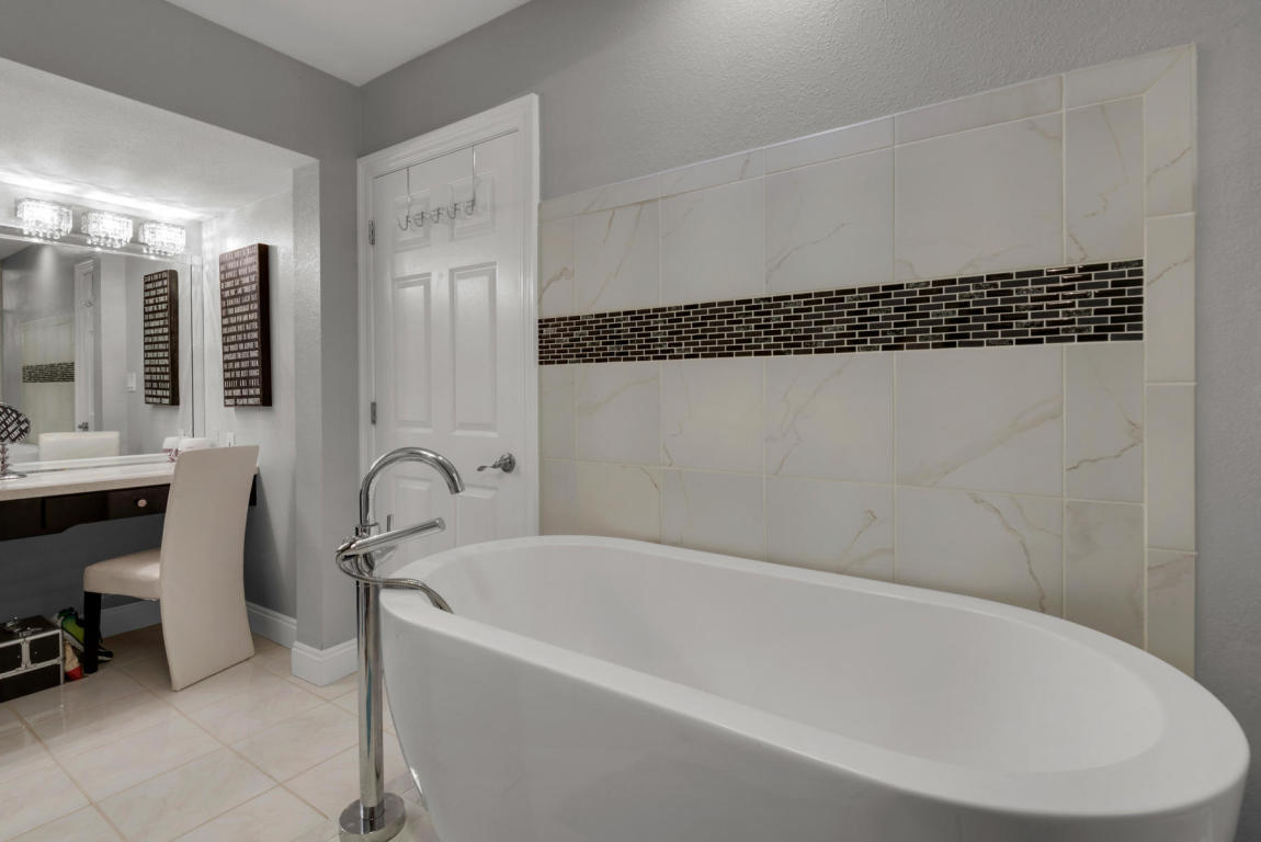 DOLPHIN POINT ESTATES - Residential Lease