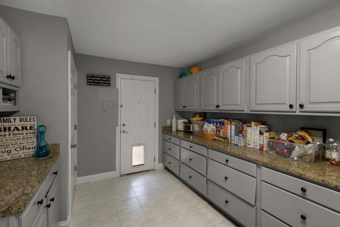 DOLPHIN POINT ESTATES - Residential Lease