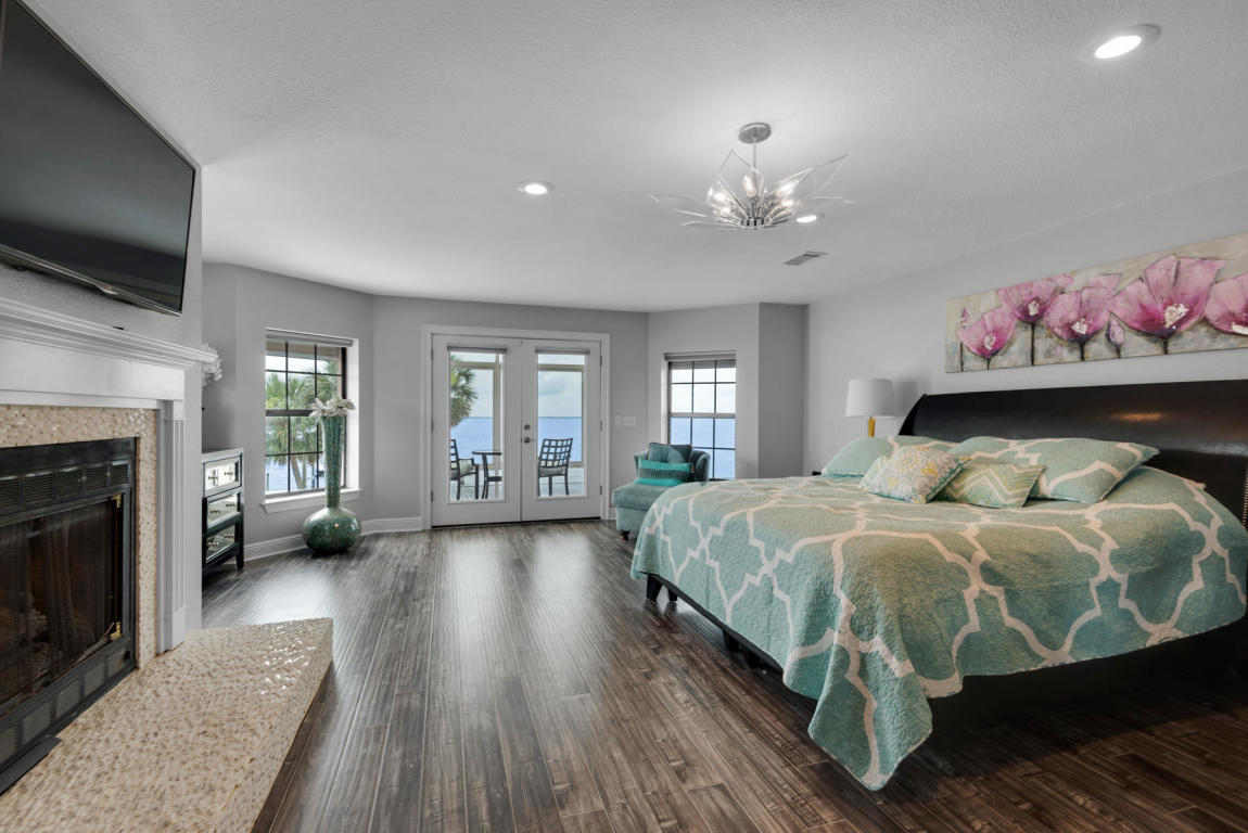 DOLPHIN POINT ESTATES - Residential Lease