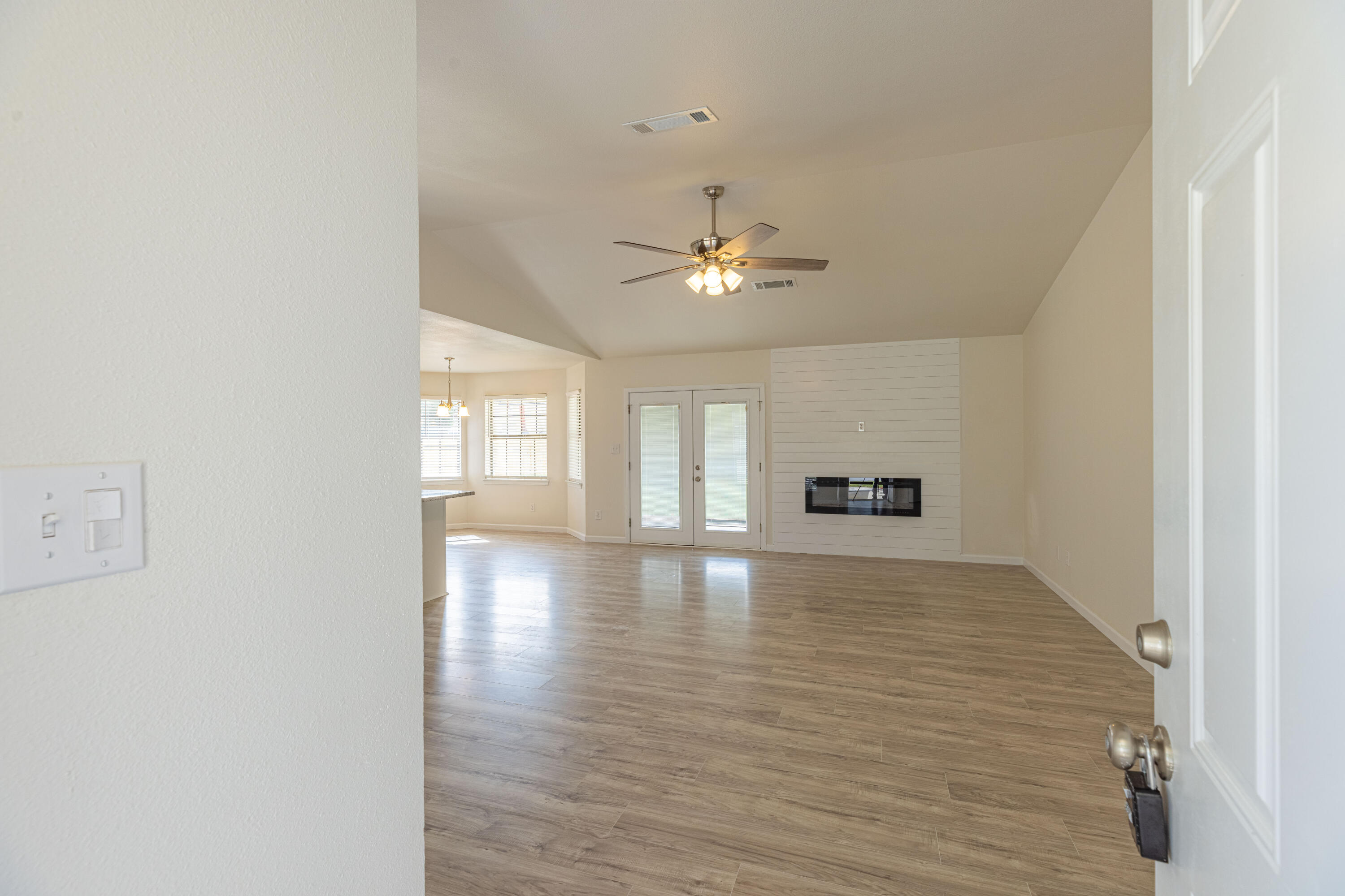 BAY MEADOWS - Residential