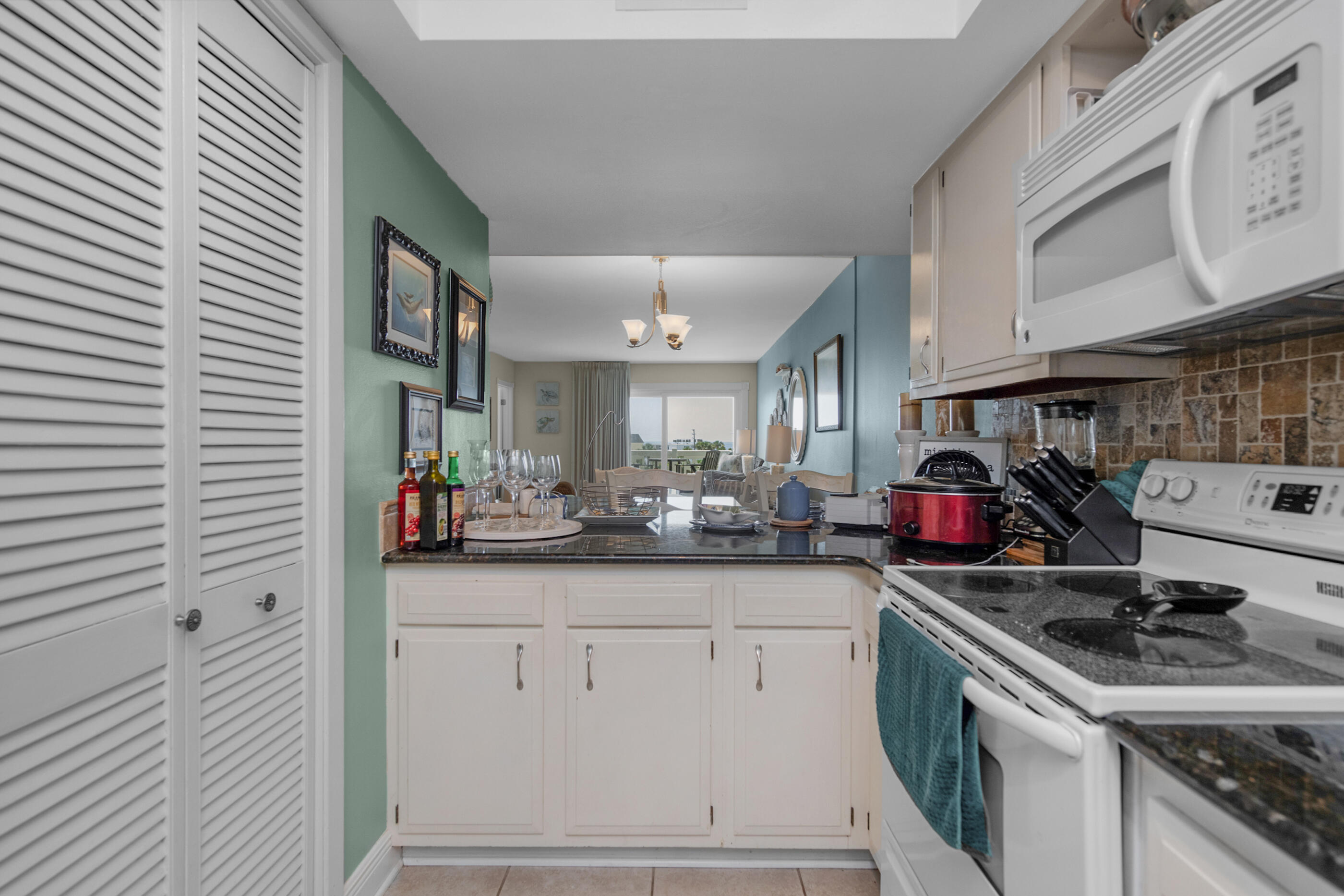 EL MATADOR CONDO - Residential